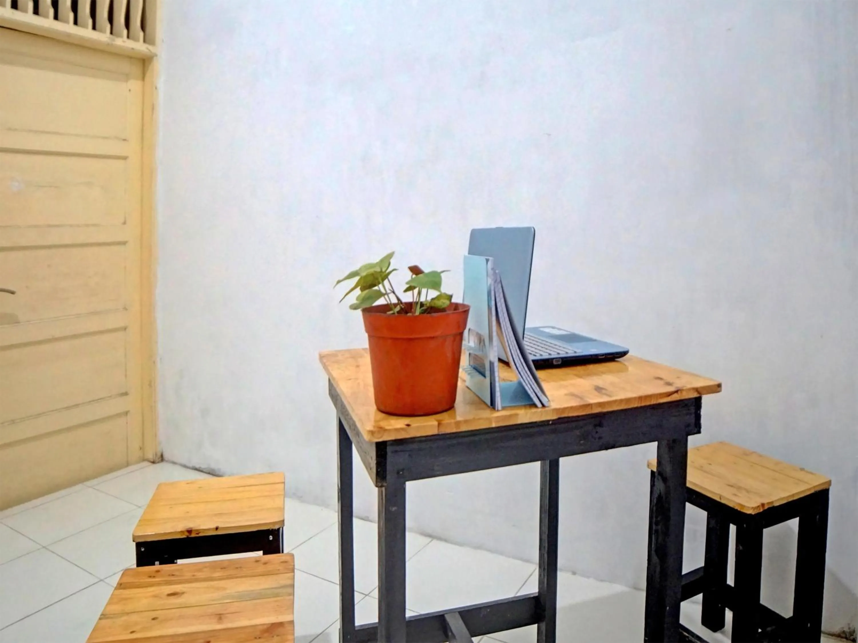 Lobby or reception in Hotel O La Khansa Homestay Syariah