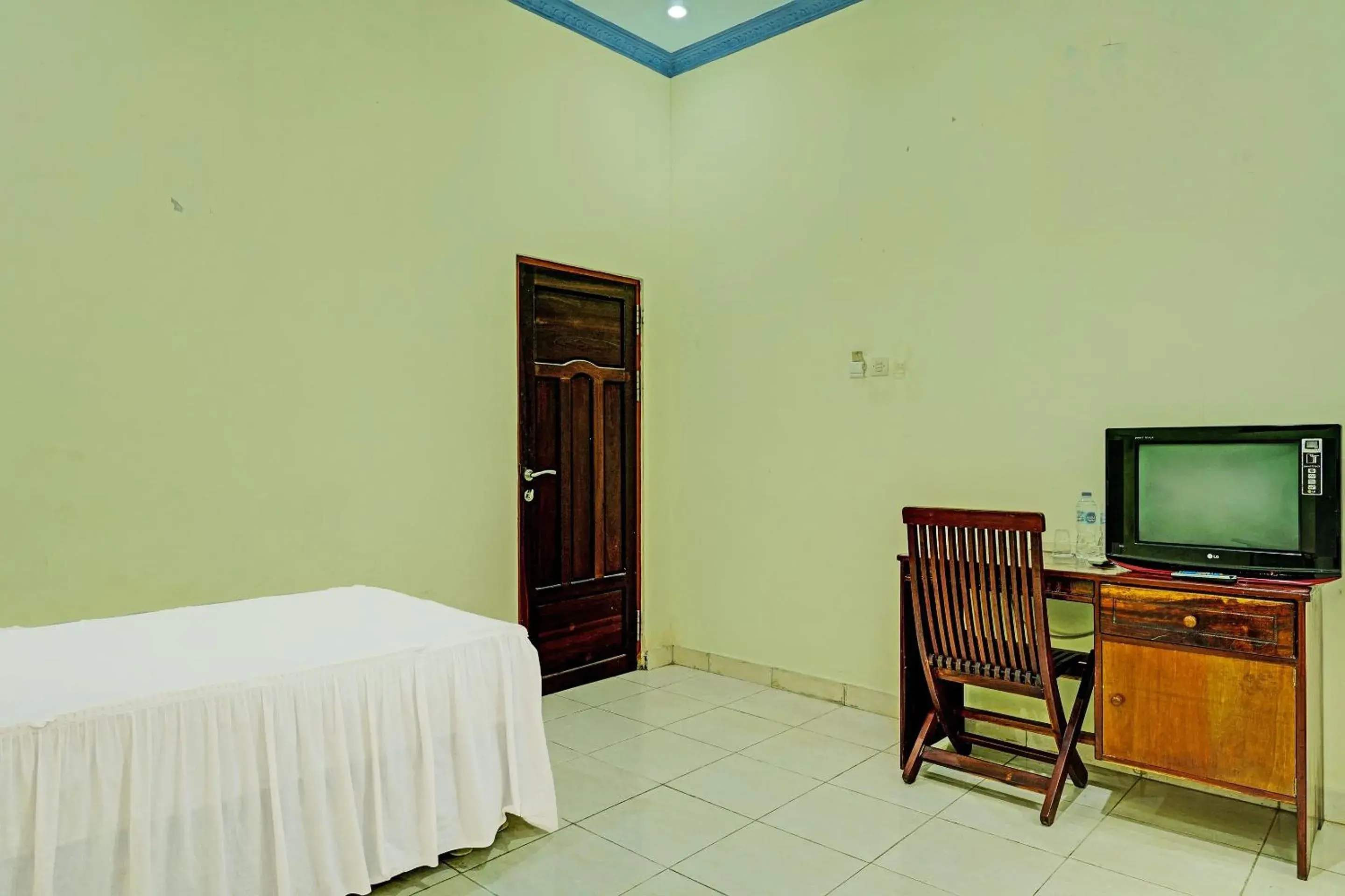 Standard Twin Room in OYO 91973 Green Hotel Near Polsek Sabangau Standard Twin Room in OYO 91973 Green Hotel Near Polsek Sabangau