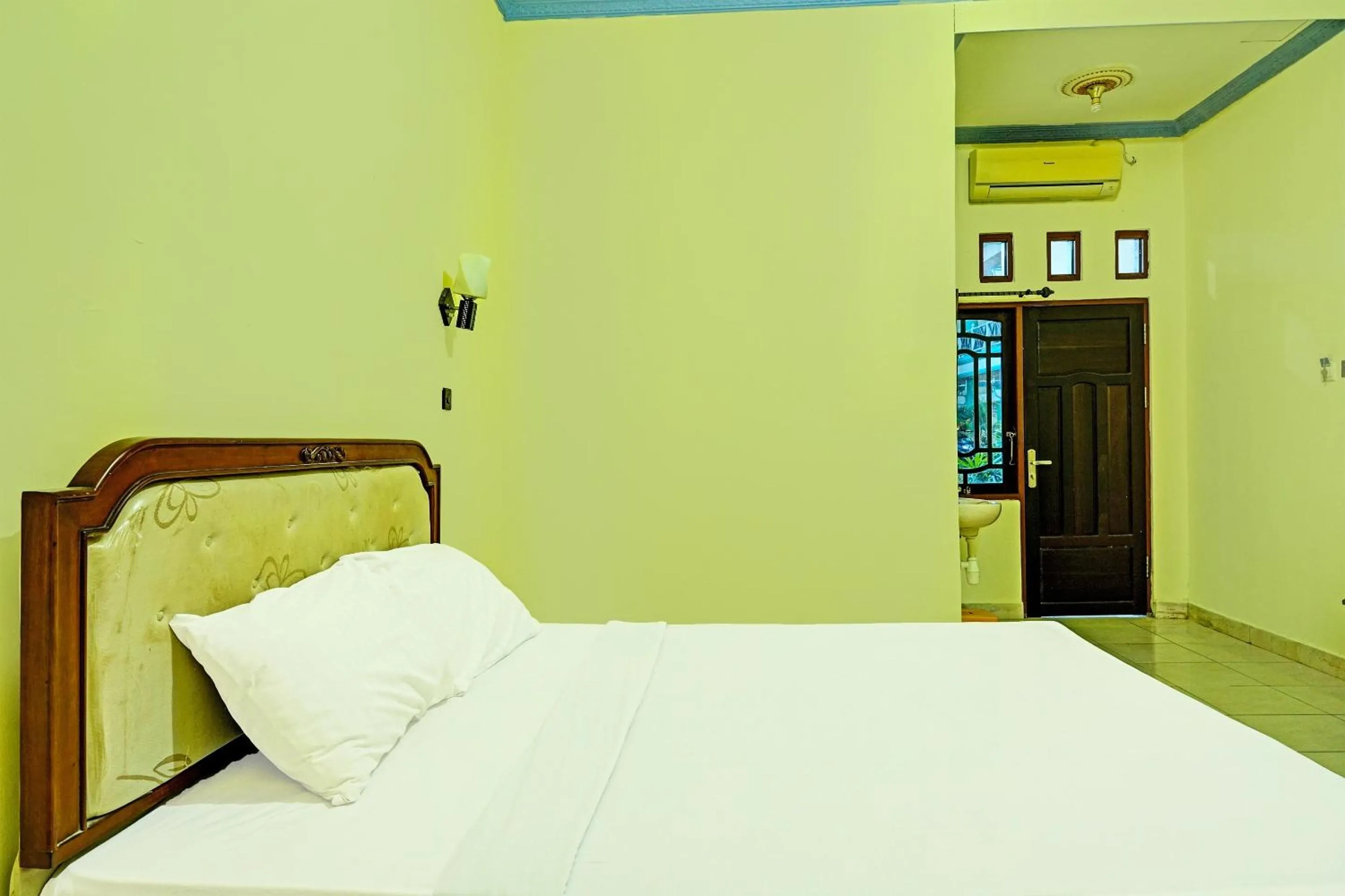 Bedroom, Bed in OYO 91973 Green Hotel Near Polsek Sabangau