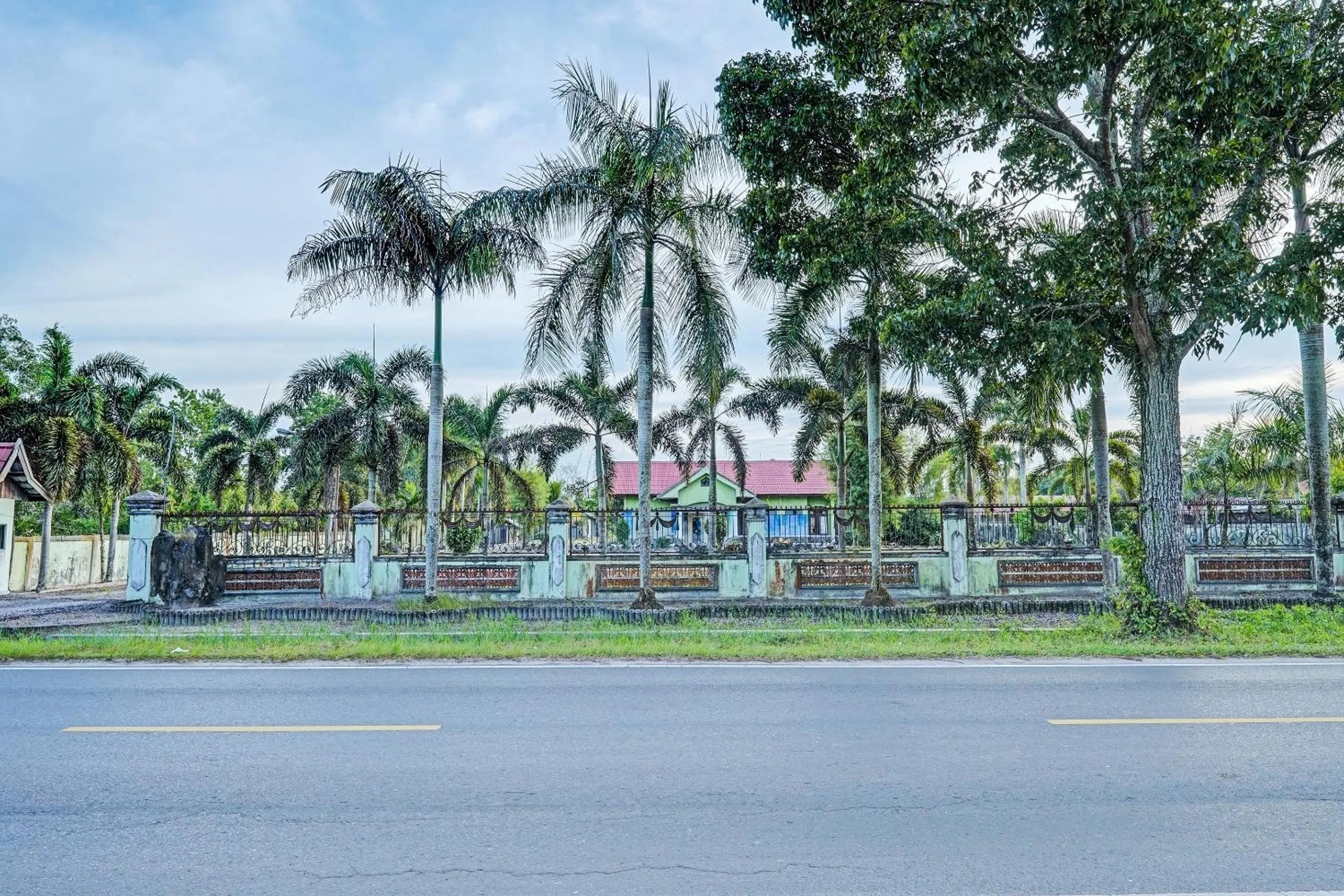 Facade/entrance in OYO 91973 Green Hotel Near Polsek Sabangau