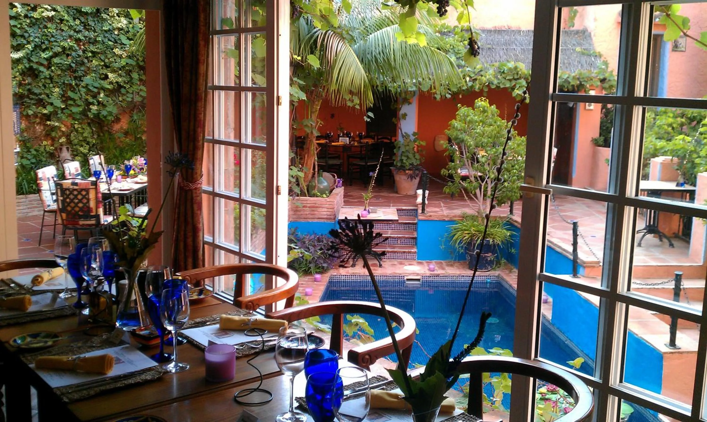 Restaurant/places to eat in Hotel Amanhavis