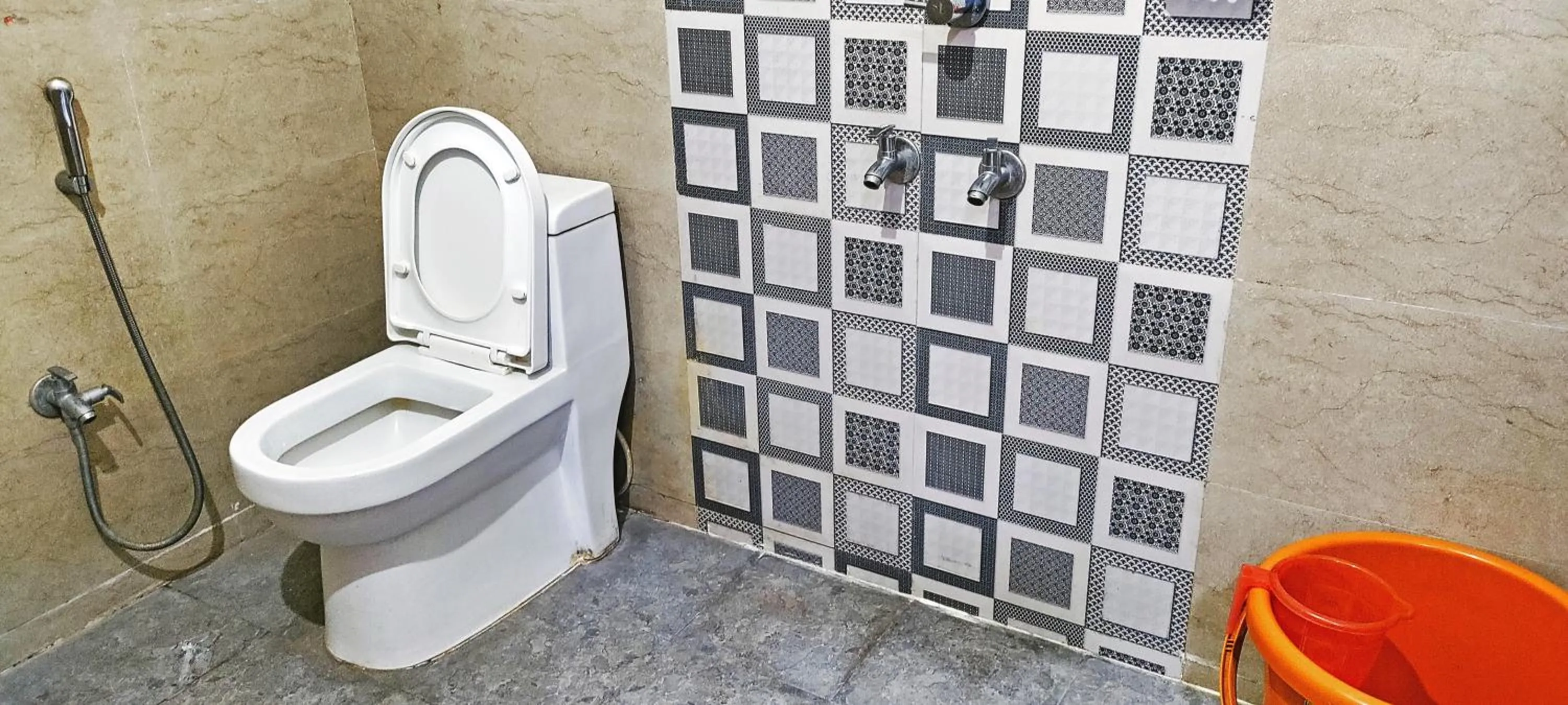 Bathroom in Hotel Keerthi