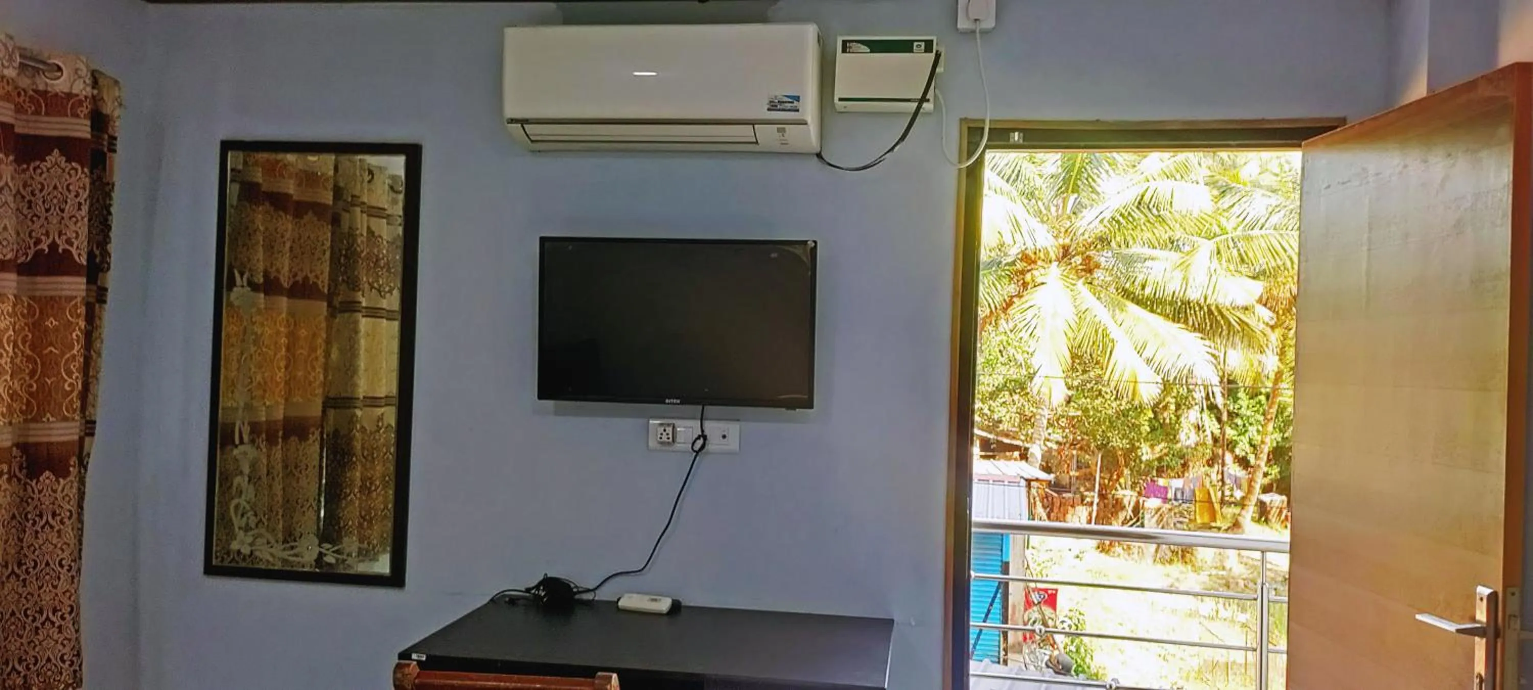 TV and multimedia in Hotel Keerthi