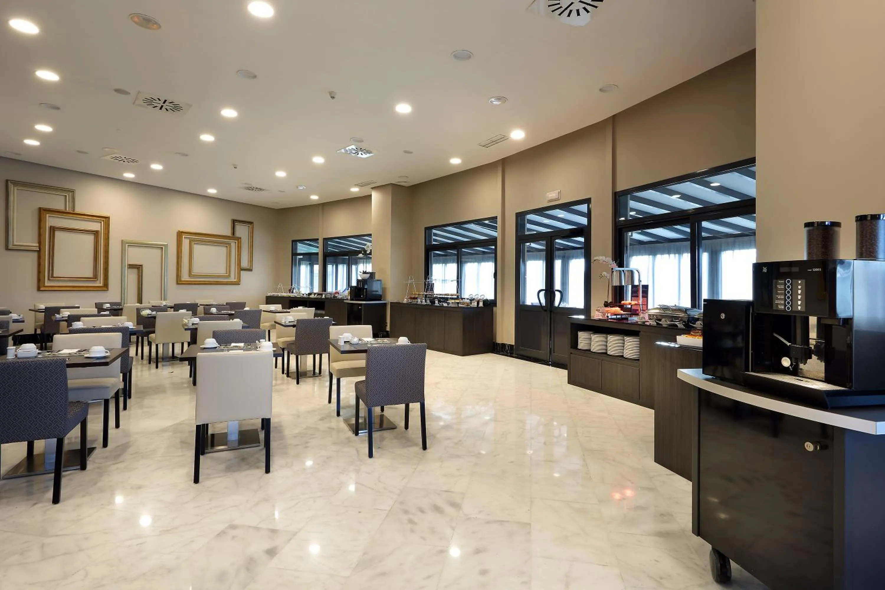 Restaurant/places to eat in Eurostars Madrid Foro