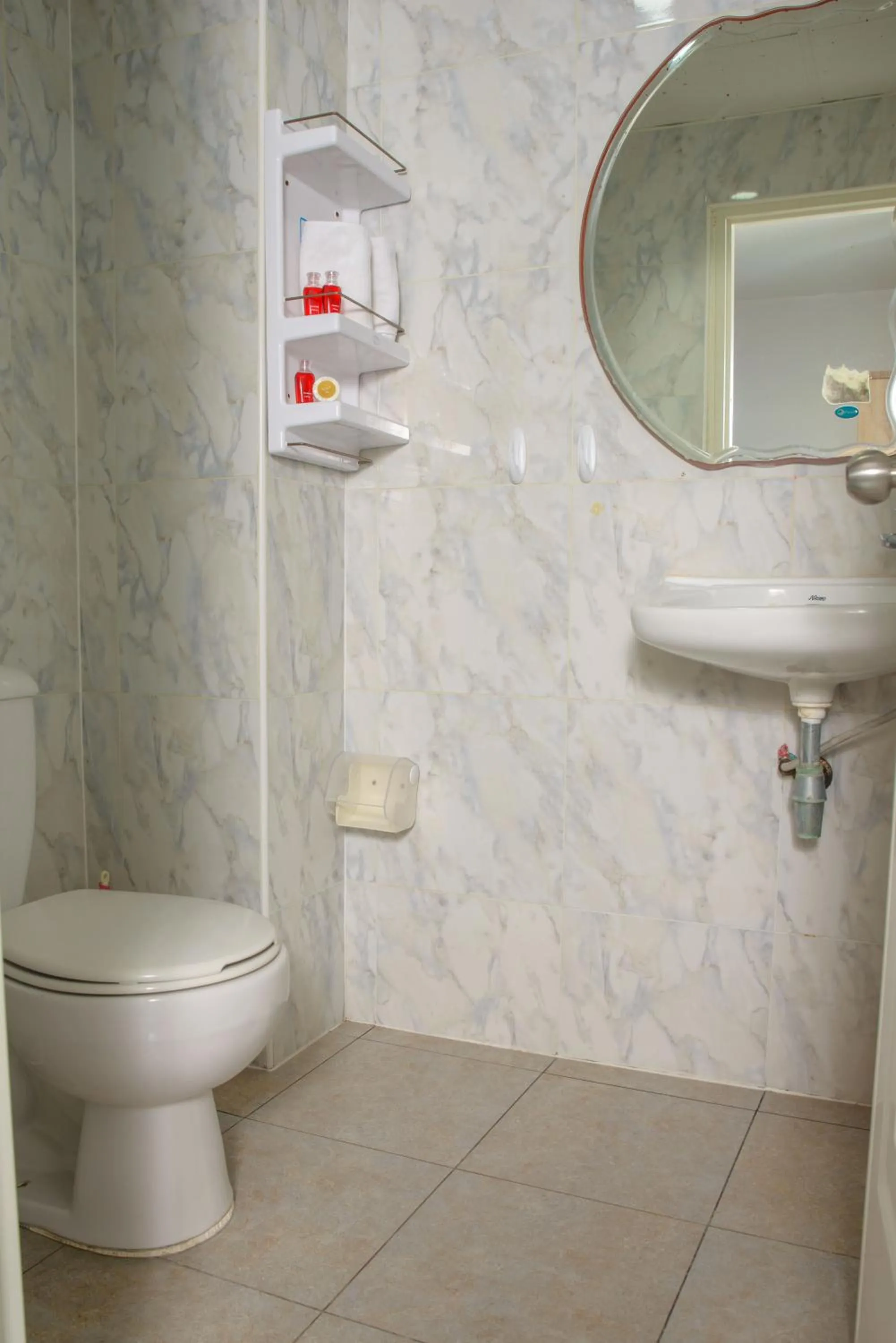 Toilet in 2 Vikings Guesthouse