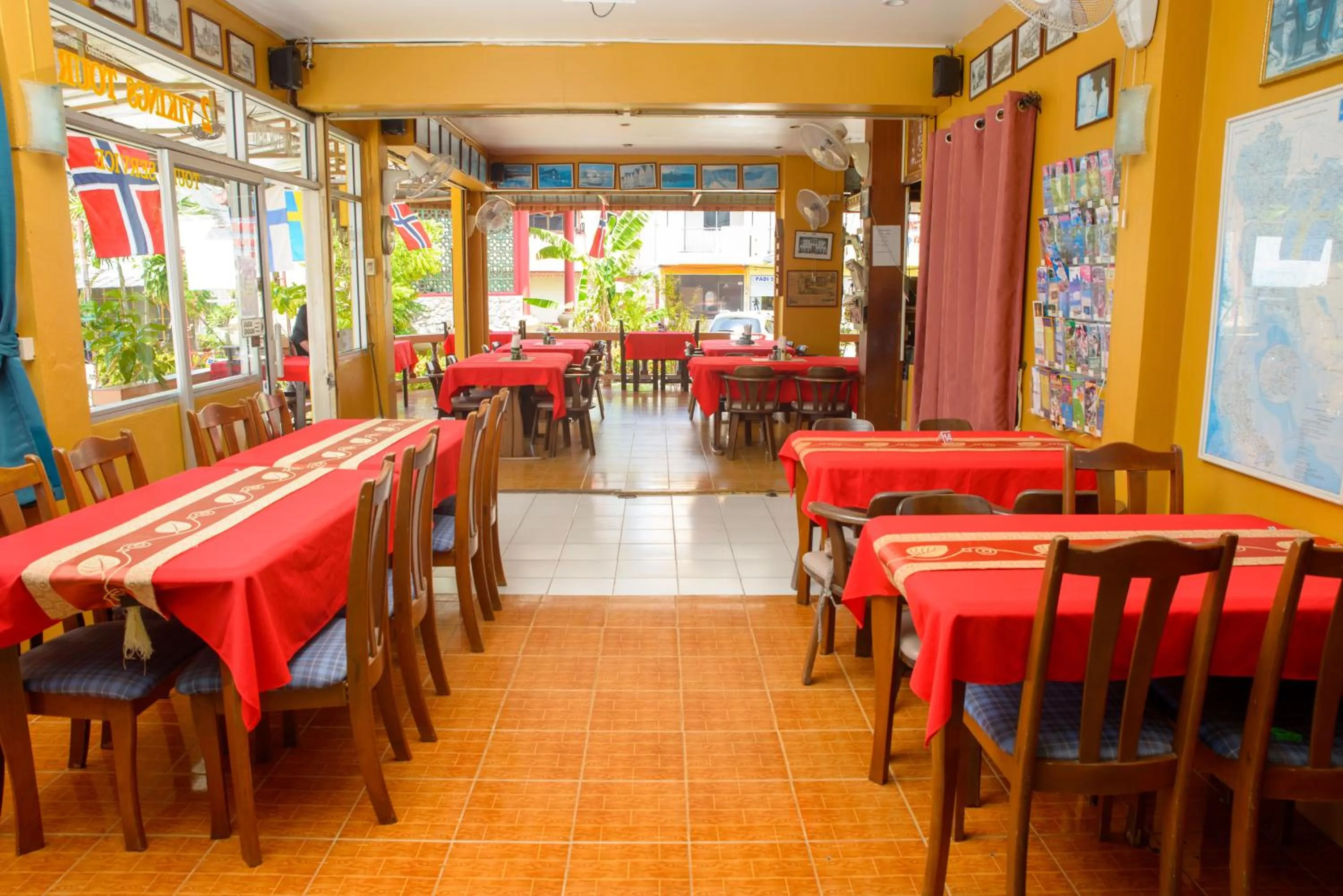 Restaurant/places to eat in 2 Vikings Guesthouse