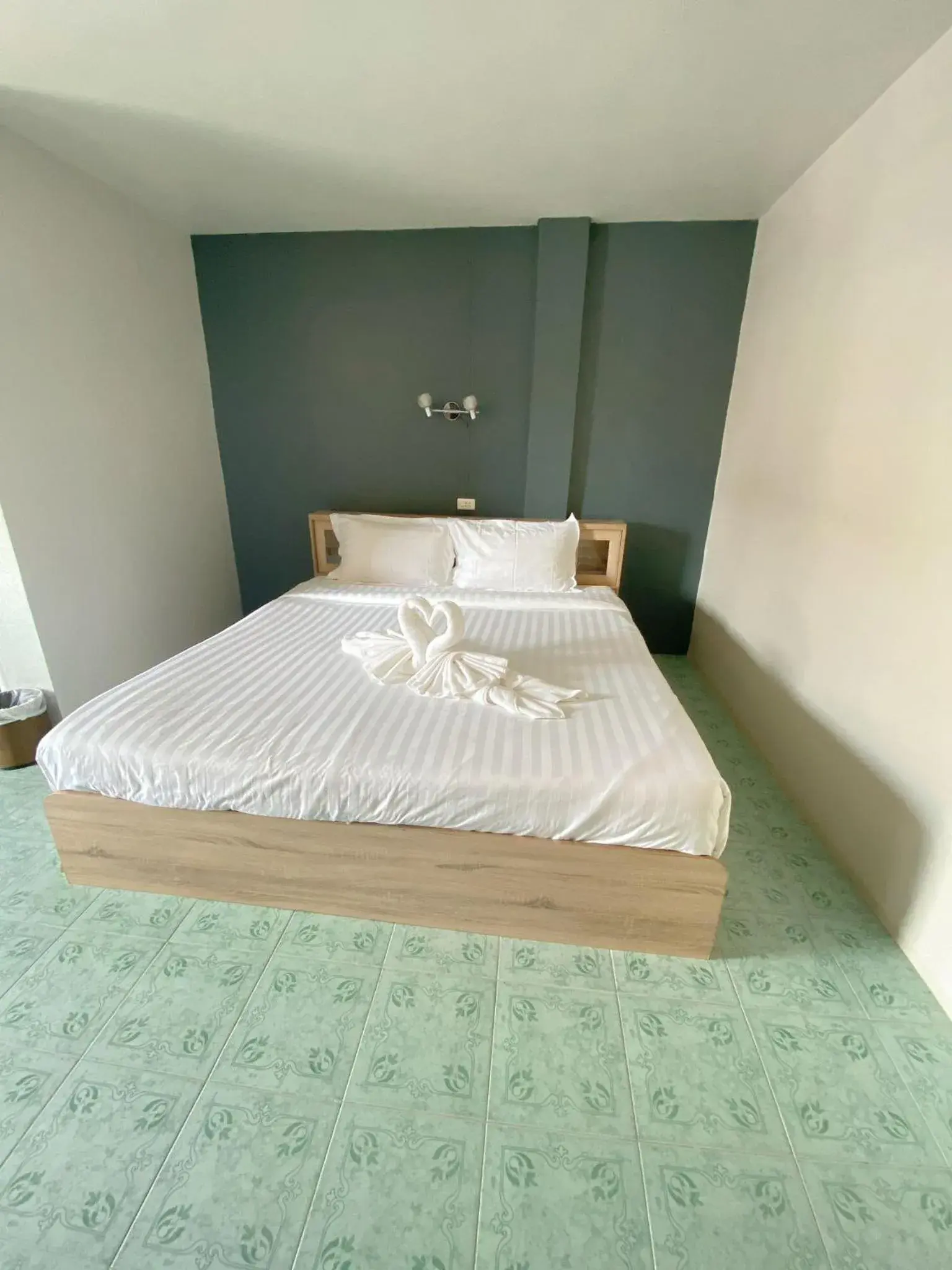 Deluxe Double Room in 2 Vikings Guesthouse Deluxe Double Room in 2 Vikings Guesthouse