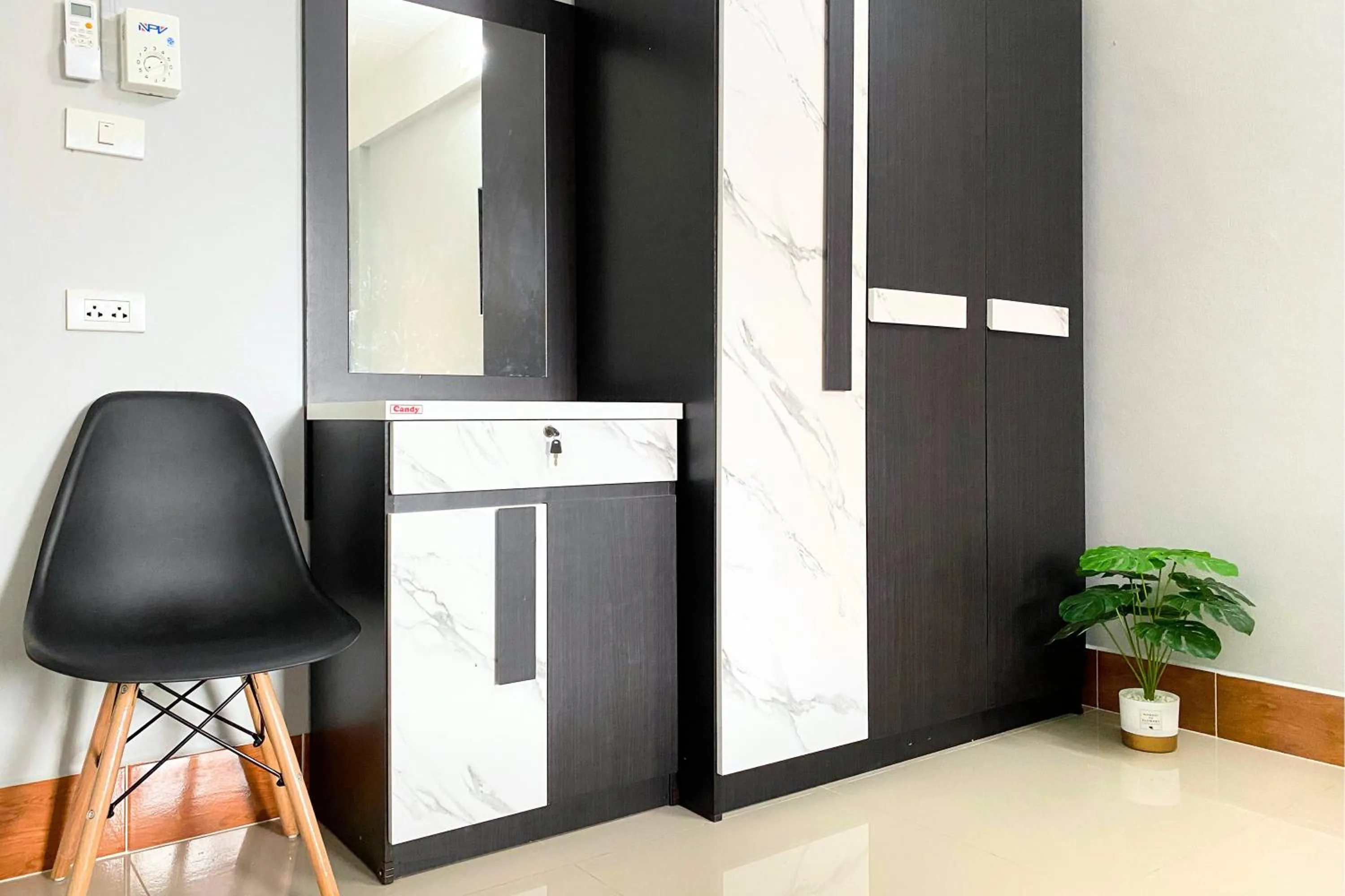 wardrobe in Grand Sansook Omnoi