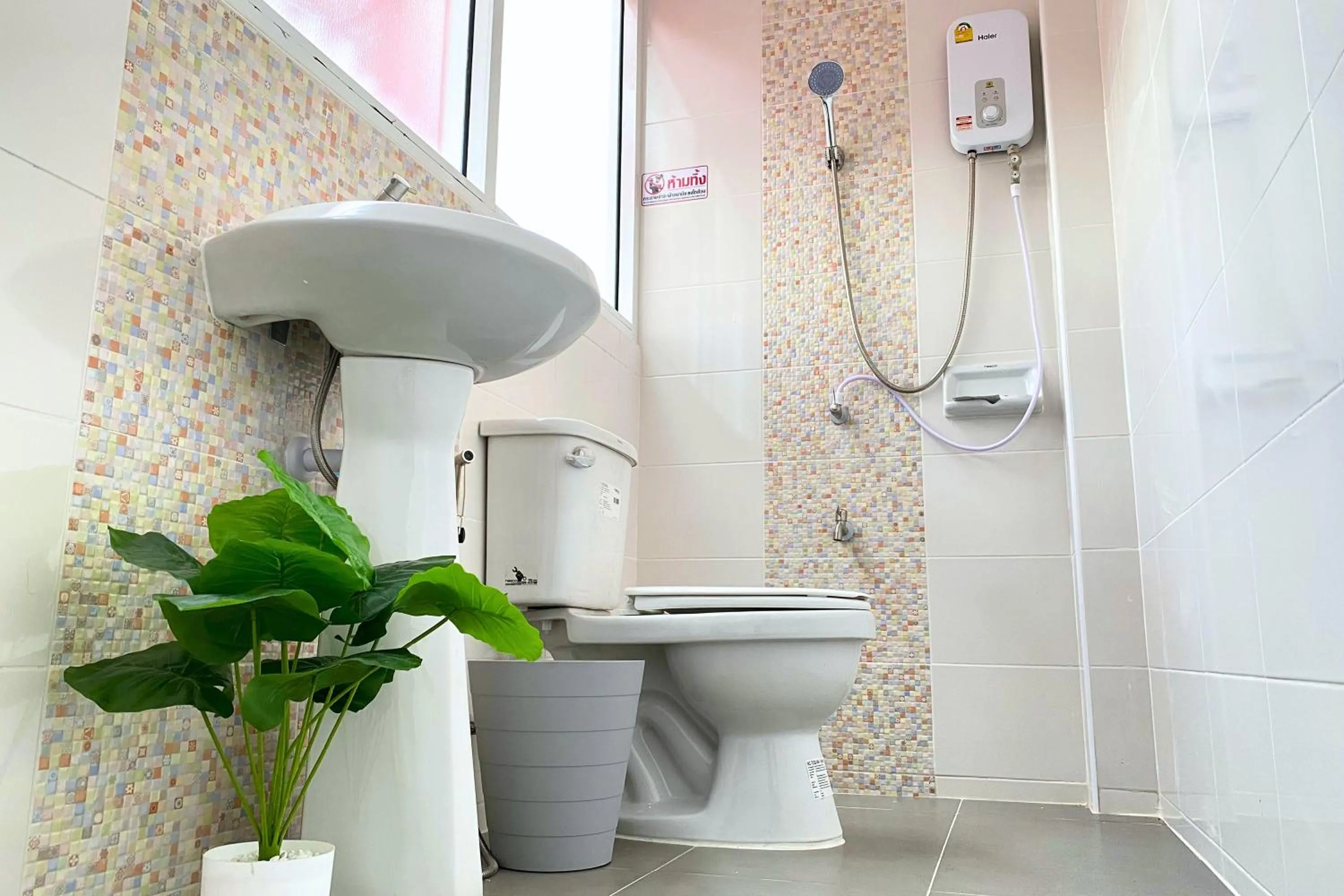 Toilet in Grand Sansook Omnoi