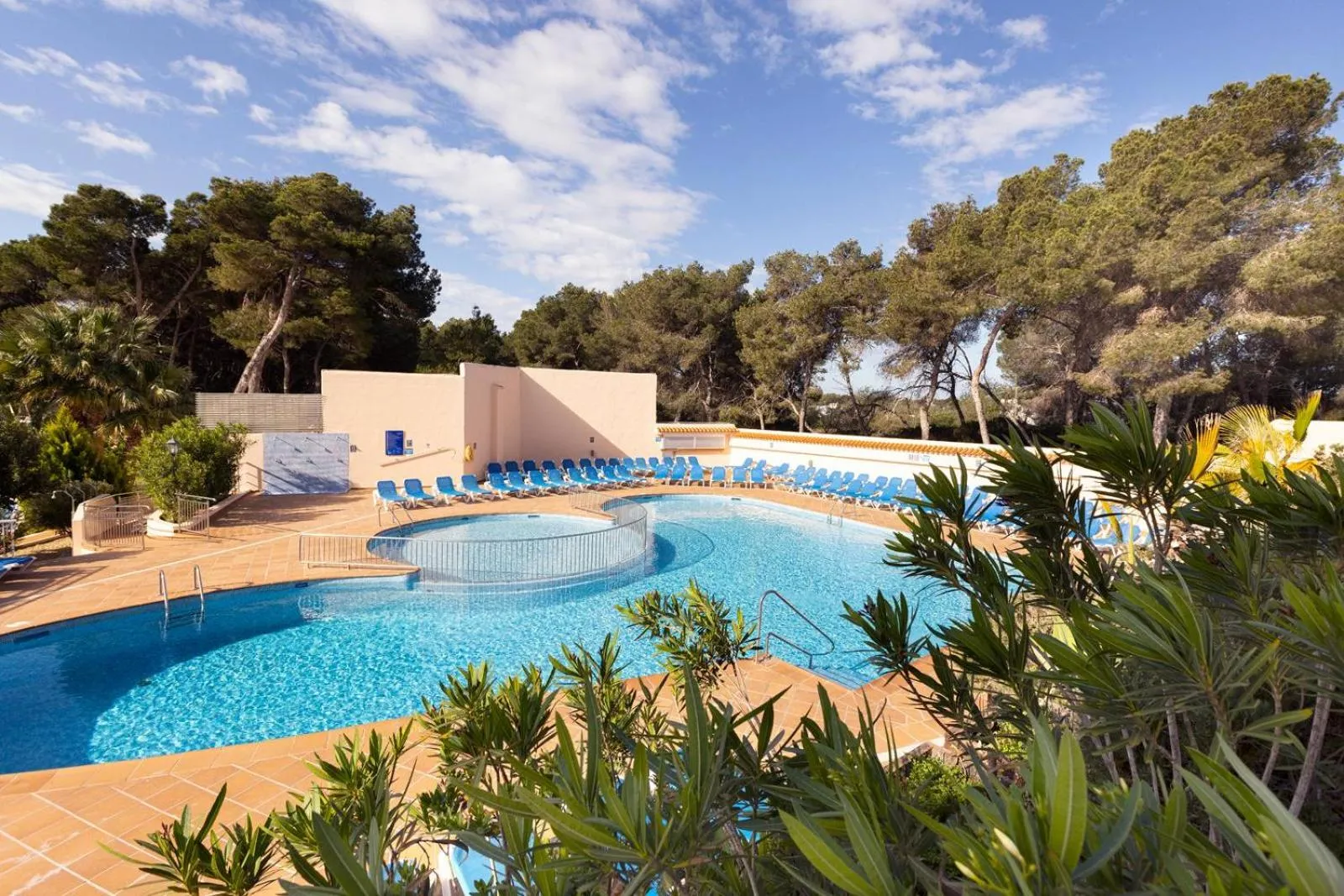 Swimming pool in Invisa Ereso All Inclusive