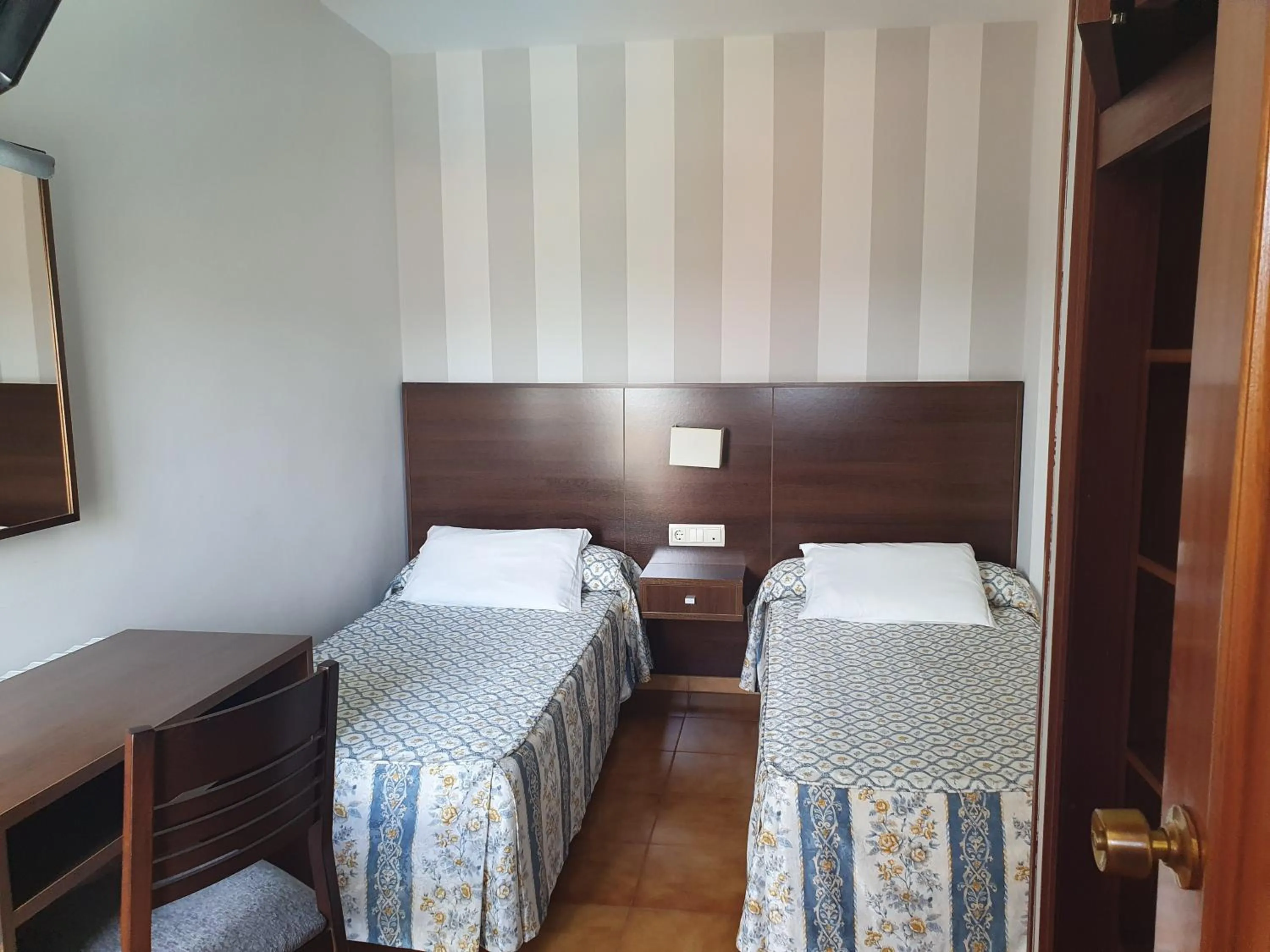 Photo of the whole room, Bed in Hotel Troncoso