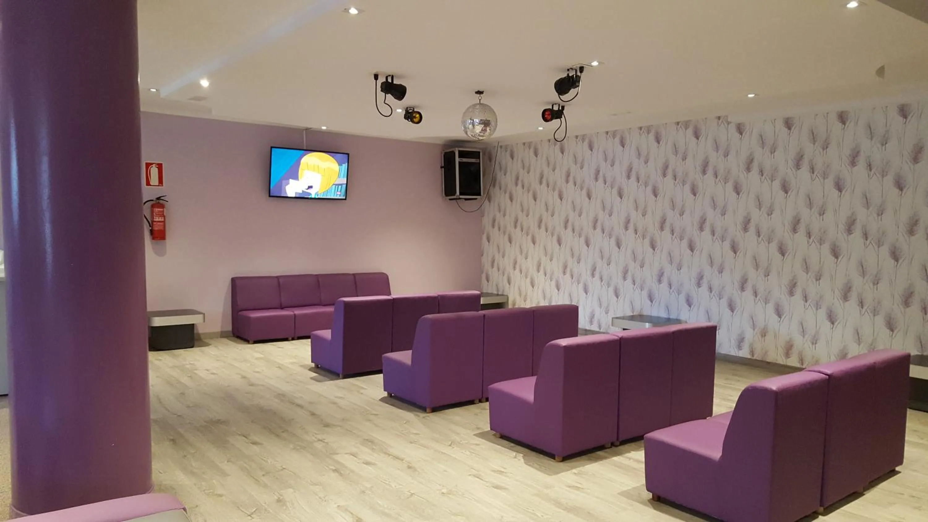 Communal lounge/ TV room in Hotel Troncoso