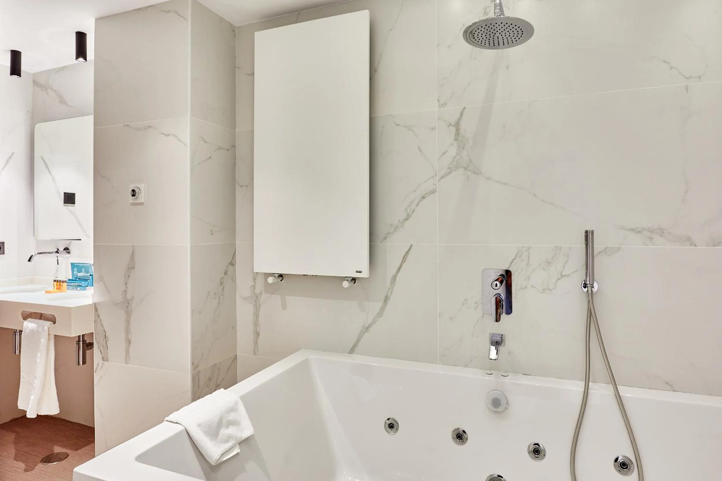 Bathroom in Silken Ciudad Gijón