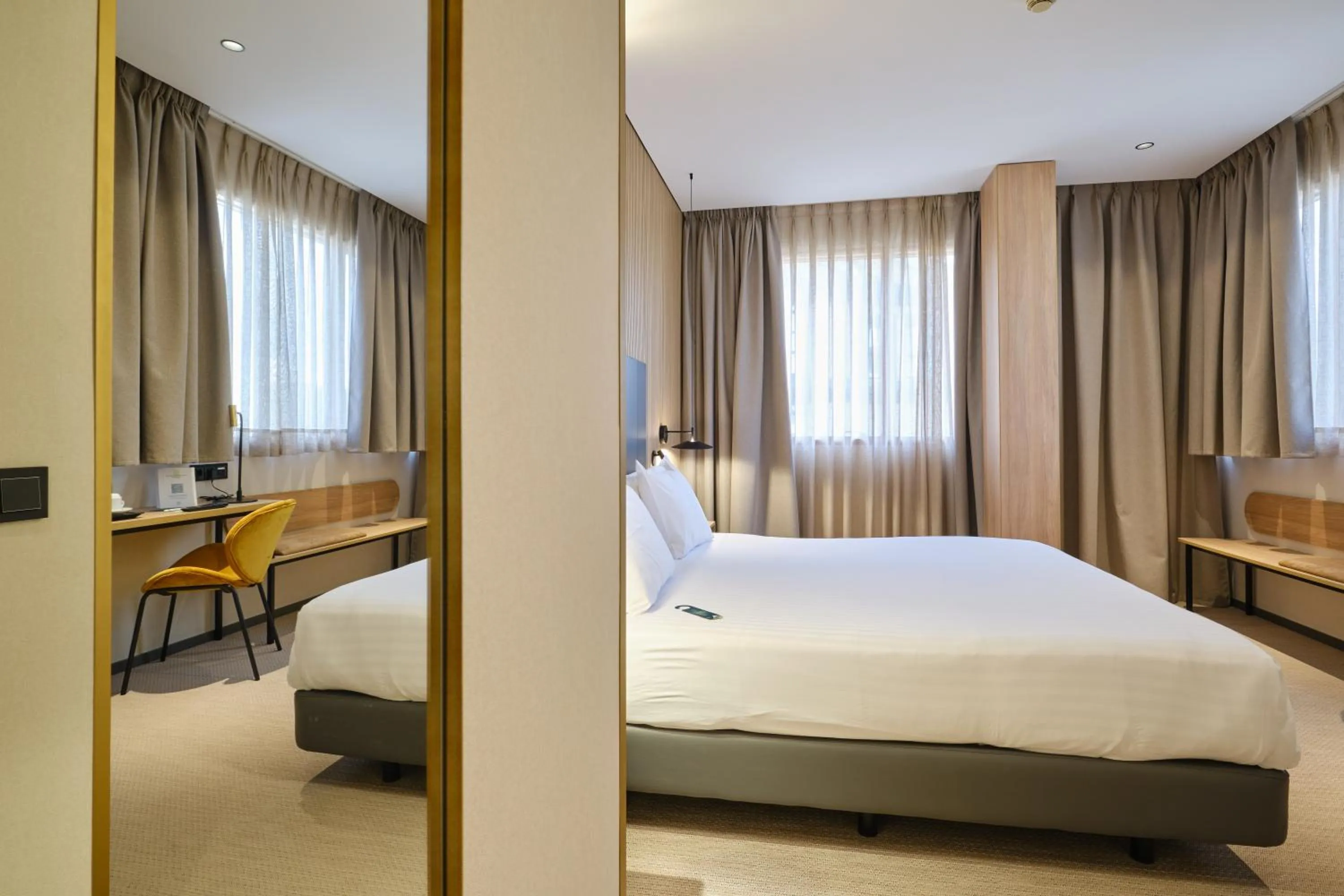 Photo of the whole room, Bed in Silken Ciudad Gijón