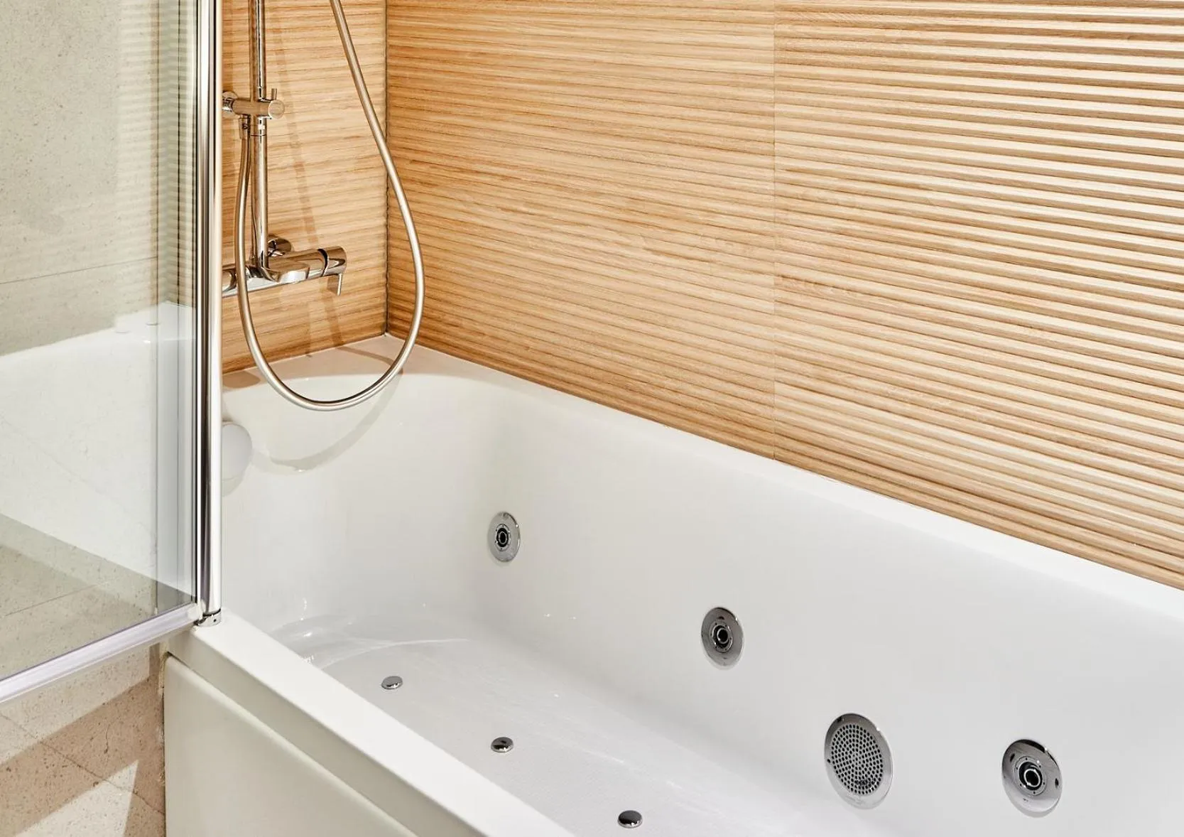 Hot Tub in Silken Ciudad Gijón