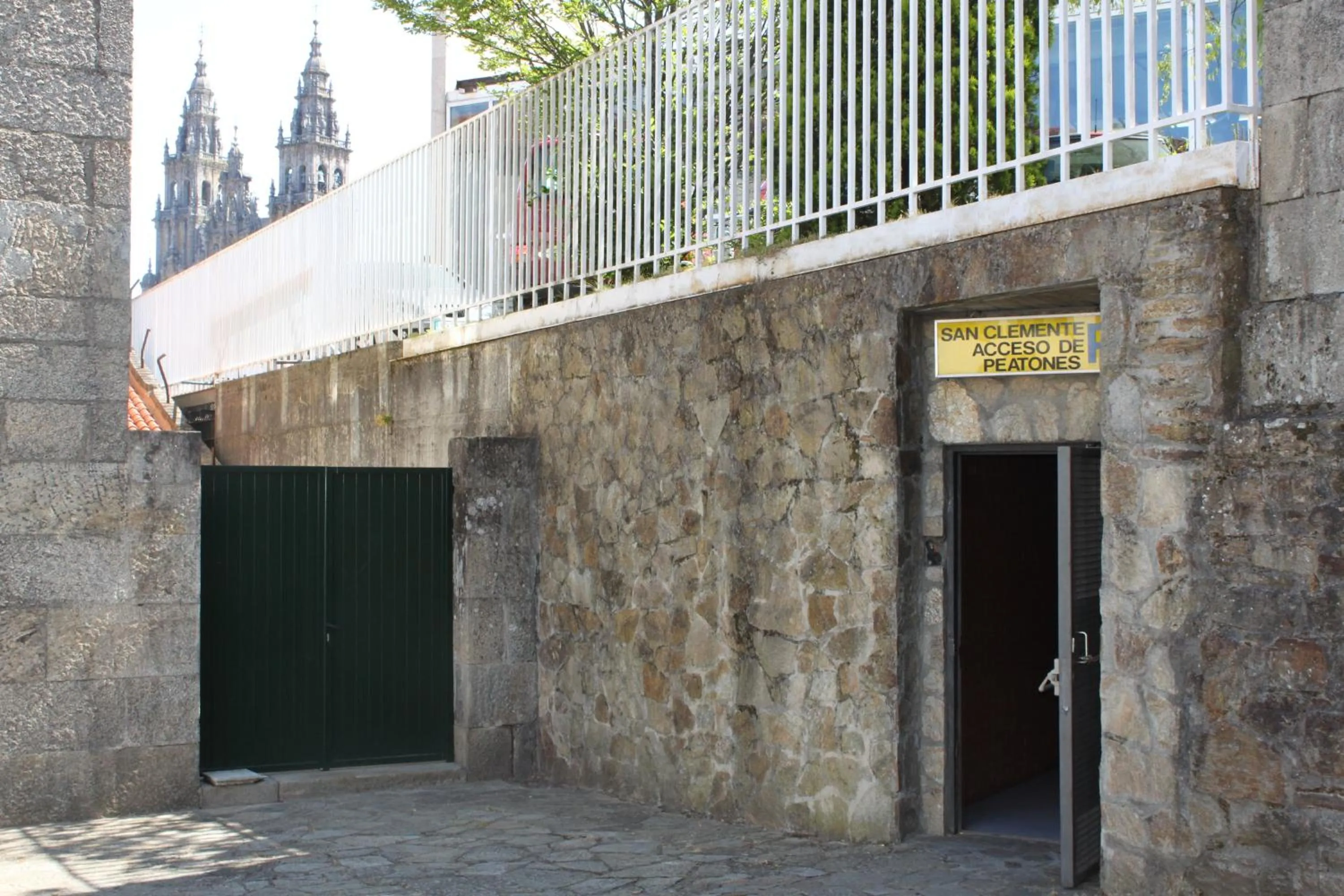 Facade/entrance in San Clemente by Pousadas de Compostela