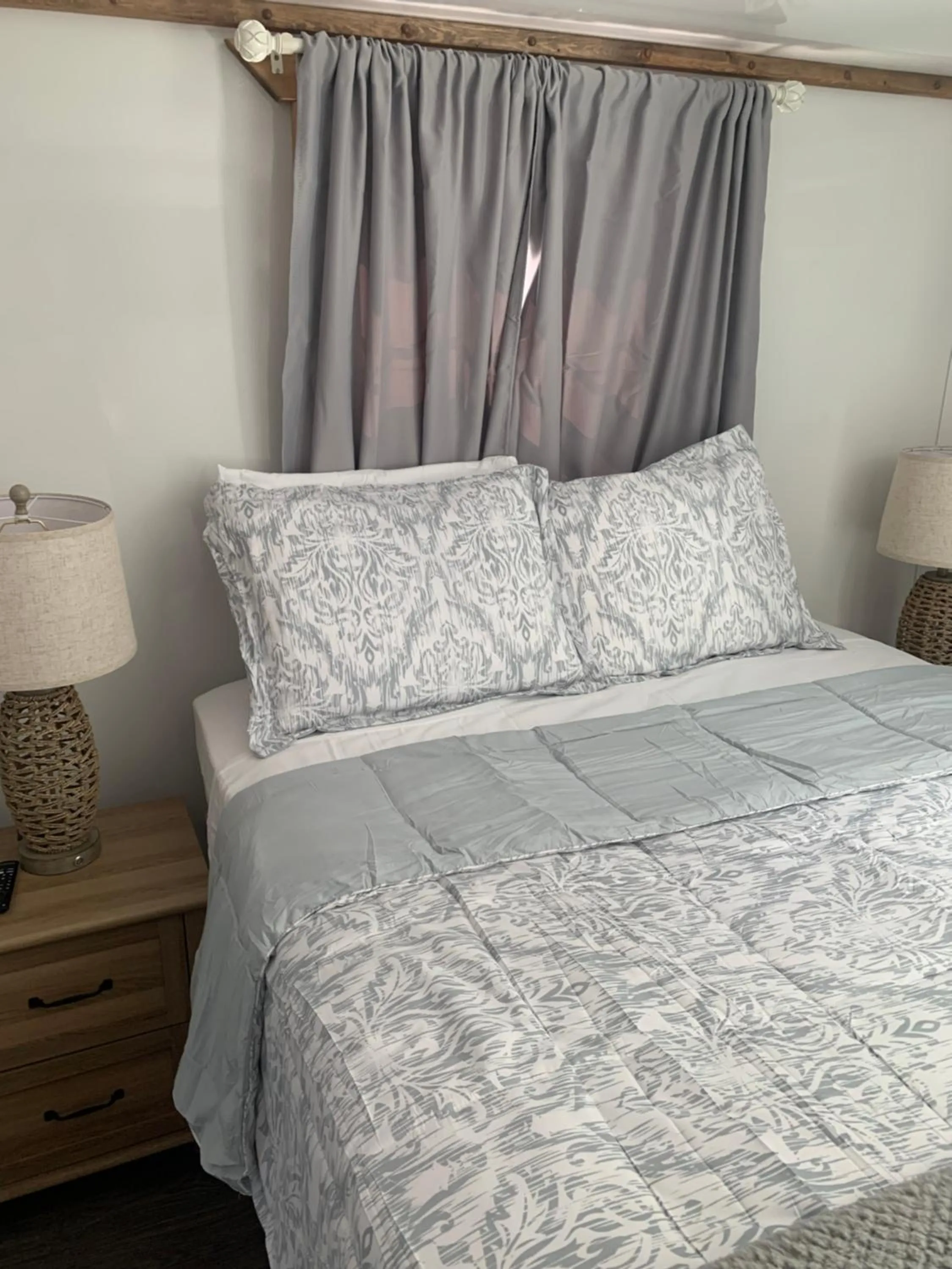 Bedroom, Bed in Aqua Lodges At Hurricane Hole Marina