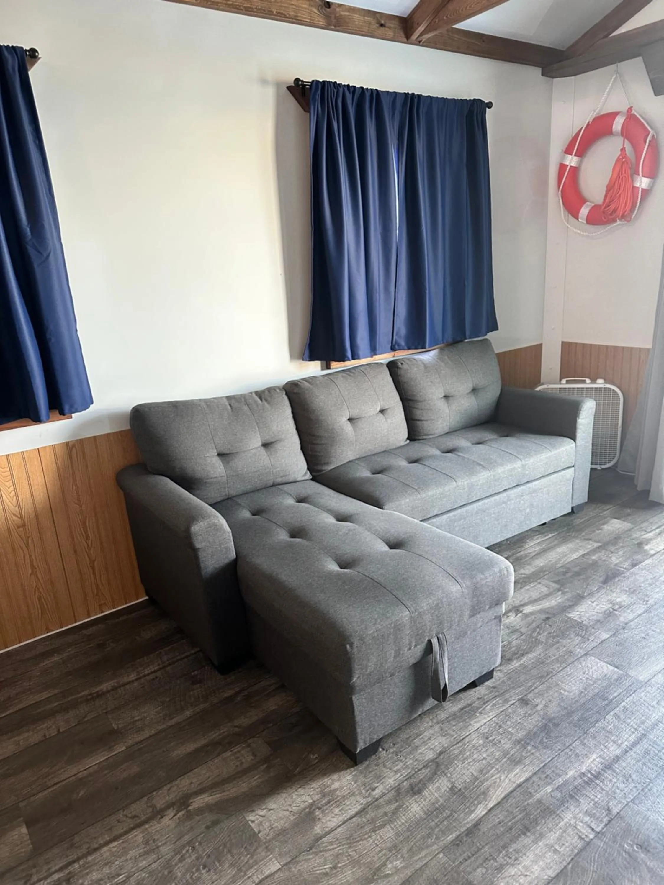 Living room in Aqua Lodges At Hurricane Hole Marina