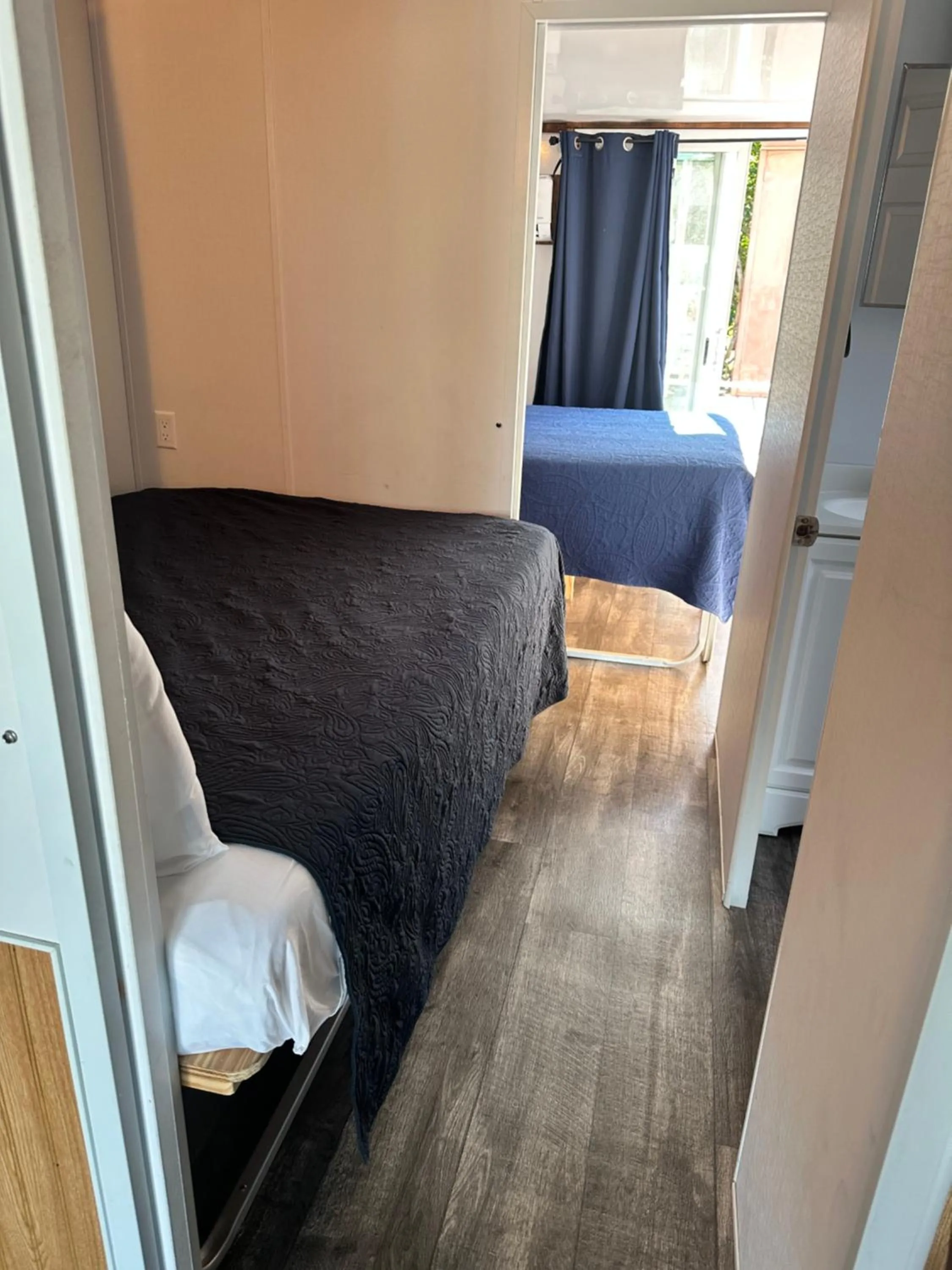 Bedroom, Bed in Aqua Lodges At Hurricane Hole Marina