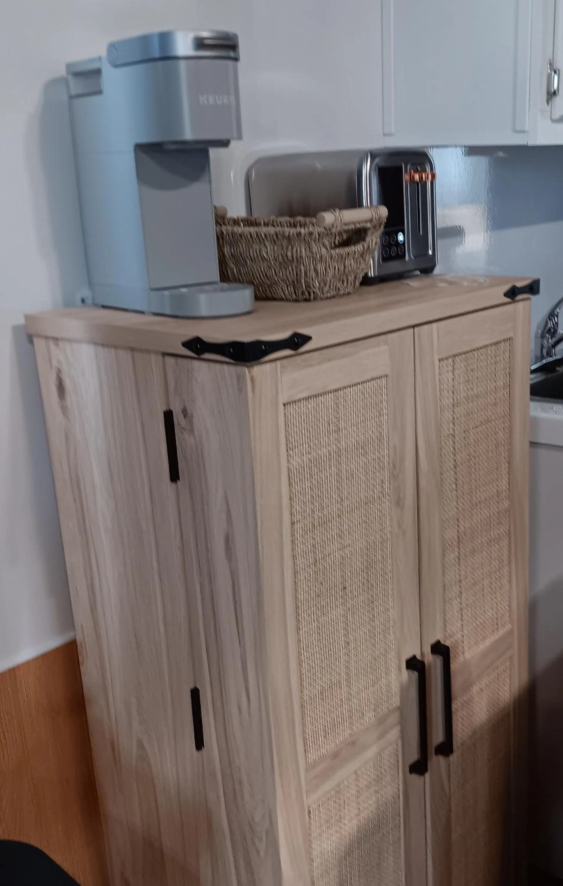 kitchen in Aqua Lodges At Hurricane Hole Marina