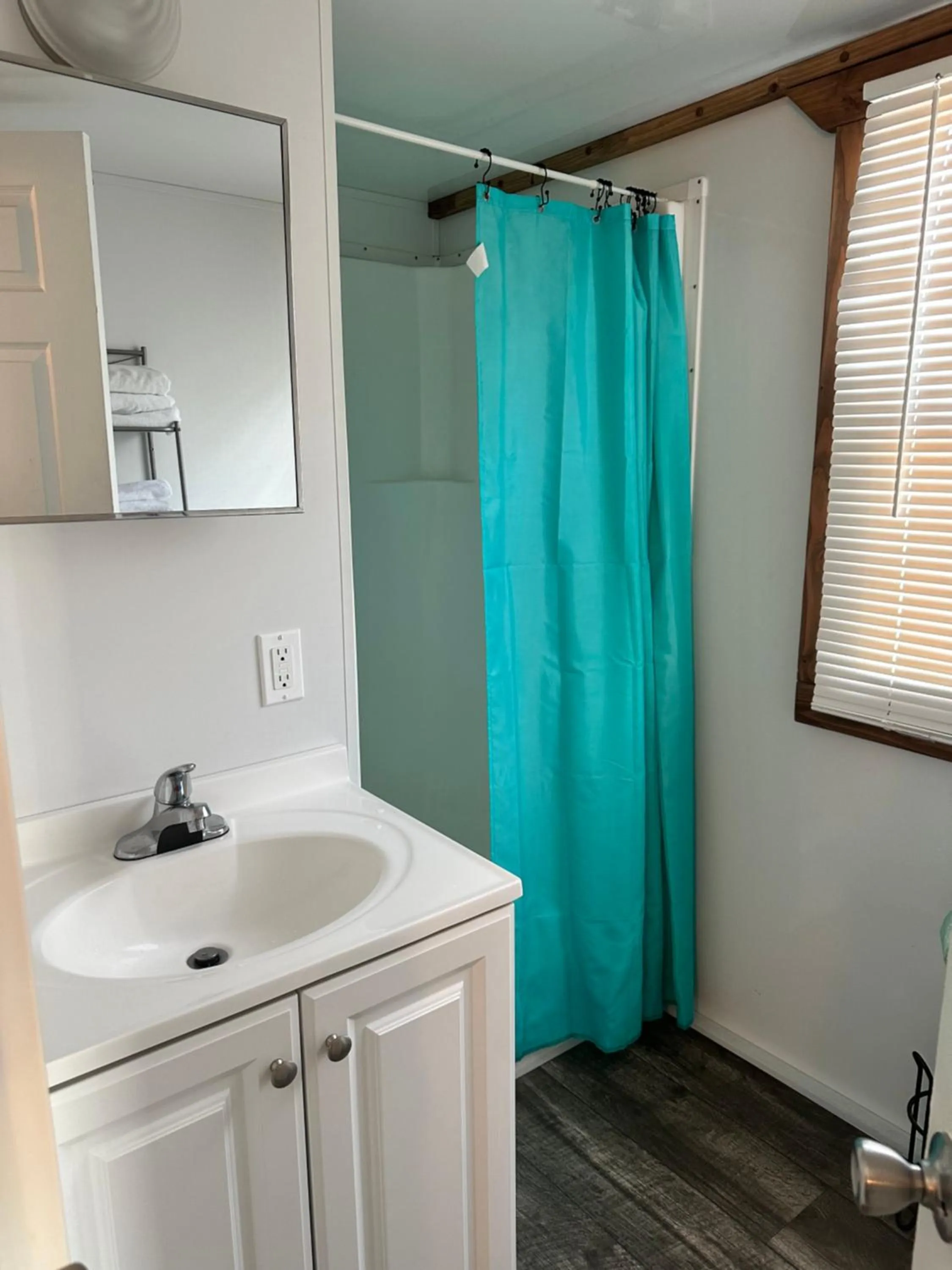 Bathroom in Aqua Lodges At Hurricane Hole Marina