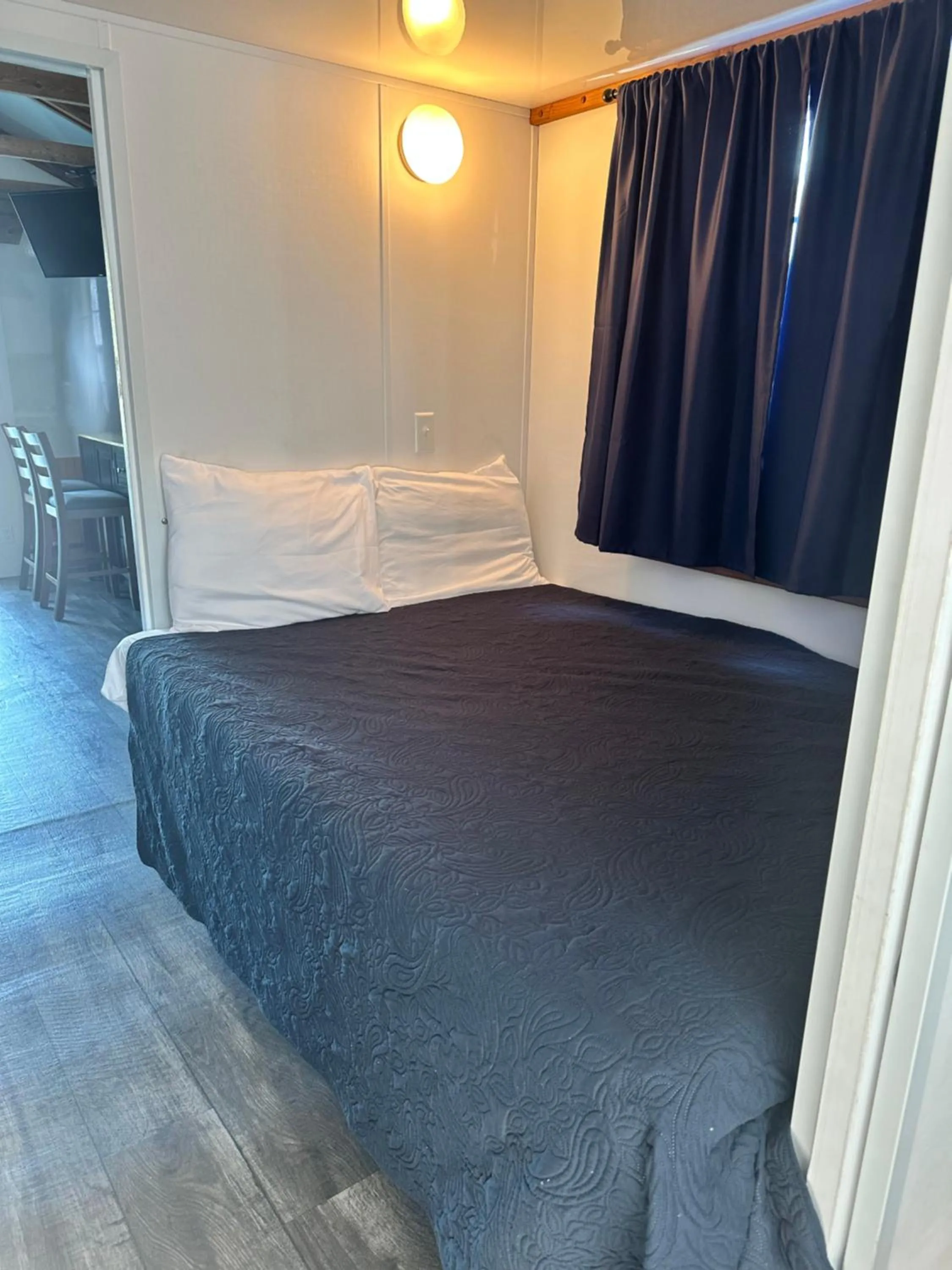 Bedroom, Bed in Aqua Lodges At Hurricane Hole Marina