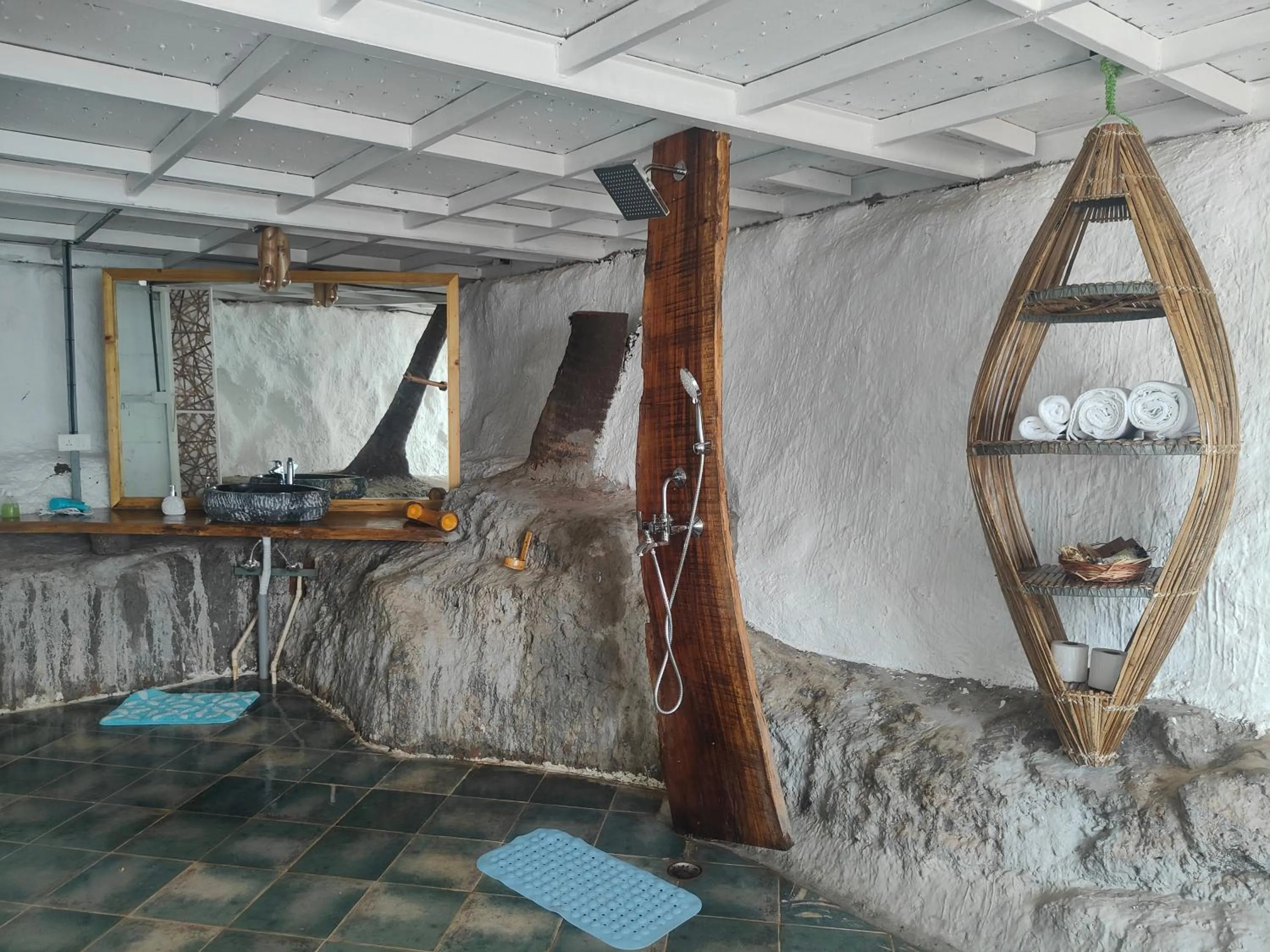 Bathroom in Obrigado by Craftels