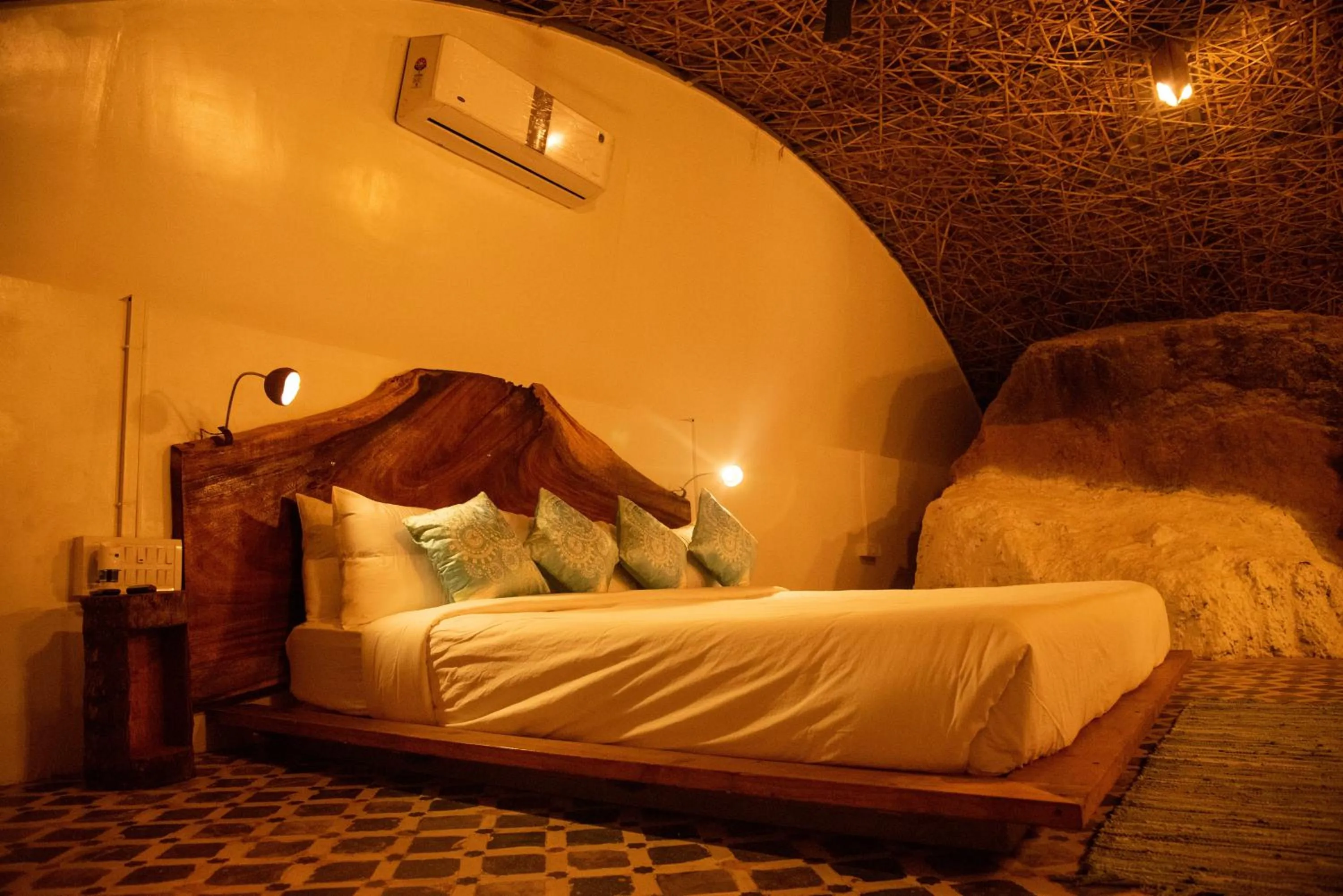 Bedroom, Bed in Obrigado by Craftels