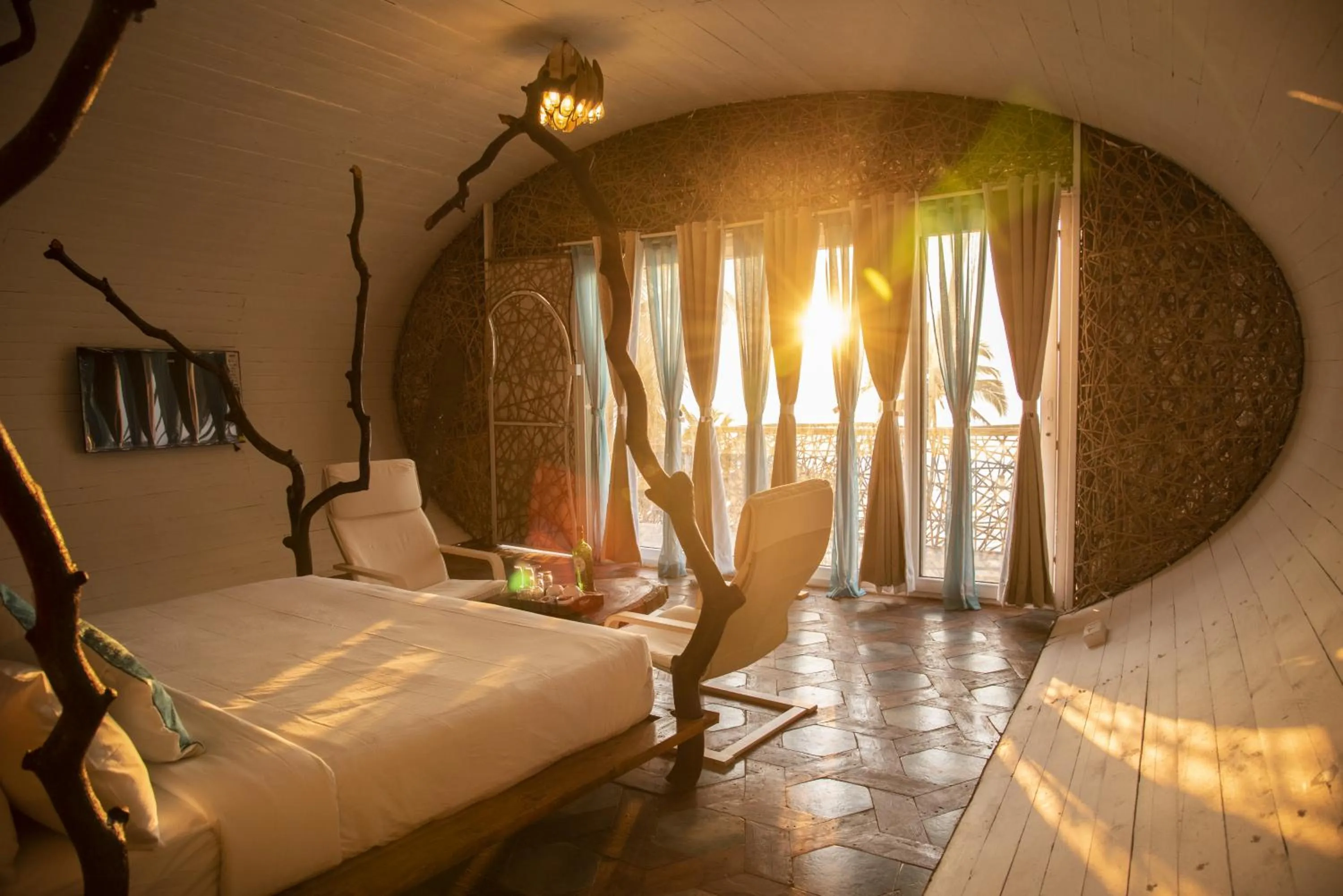 Photo of the whole room, Bed in Obrigado by Craftels