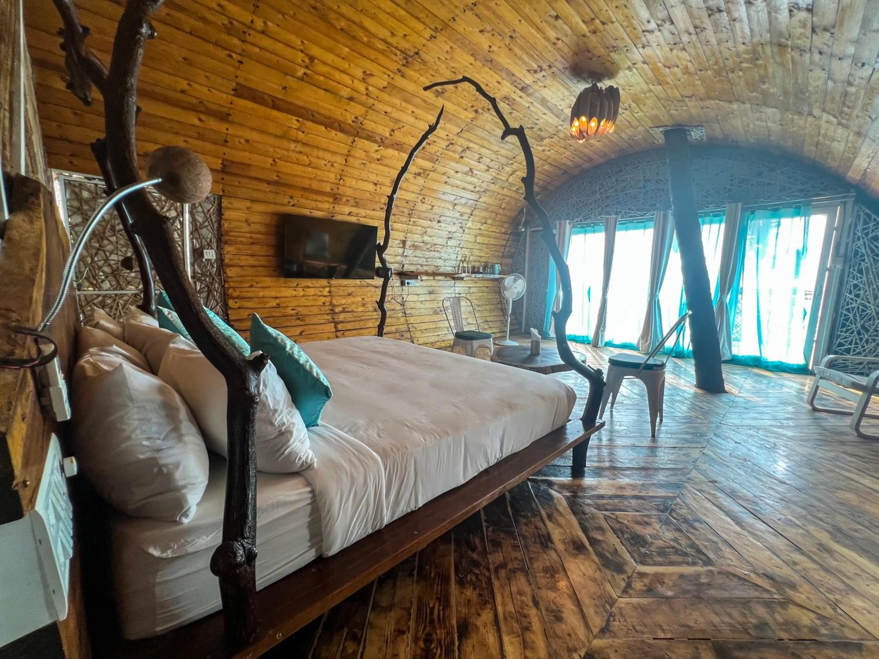 Restaurant/places to eat, Bed in Obrigado by Craftels