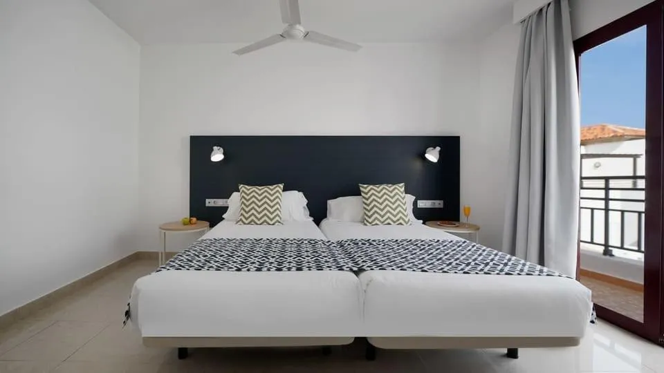 Photo of the whole room, Bed in Broncemar Beach Suites