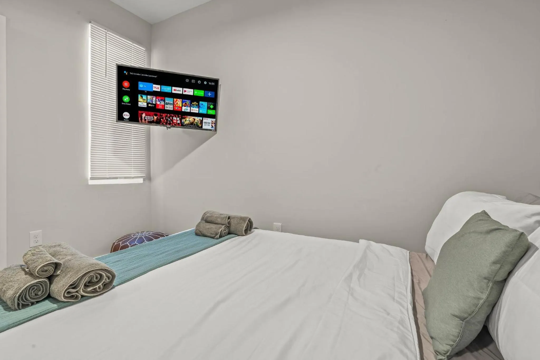 Bed in Kid-Friendly Fishtown Family Retreat with Game Room