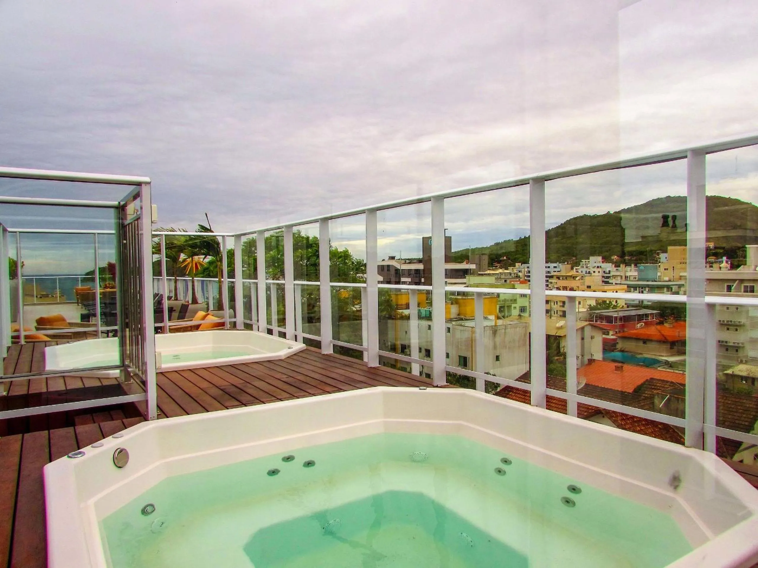 Hot Tub in VDC-225 Moderno monoambiente a pocos mts del mar de Bombinhas