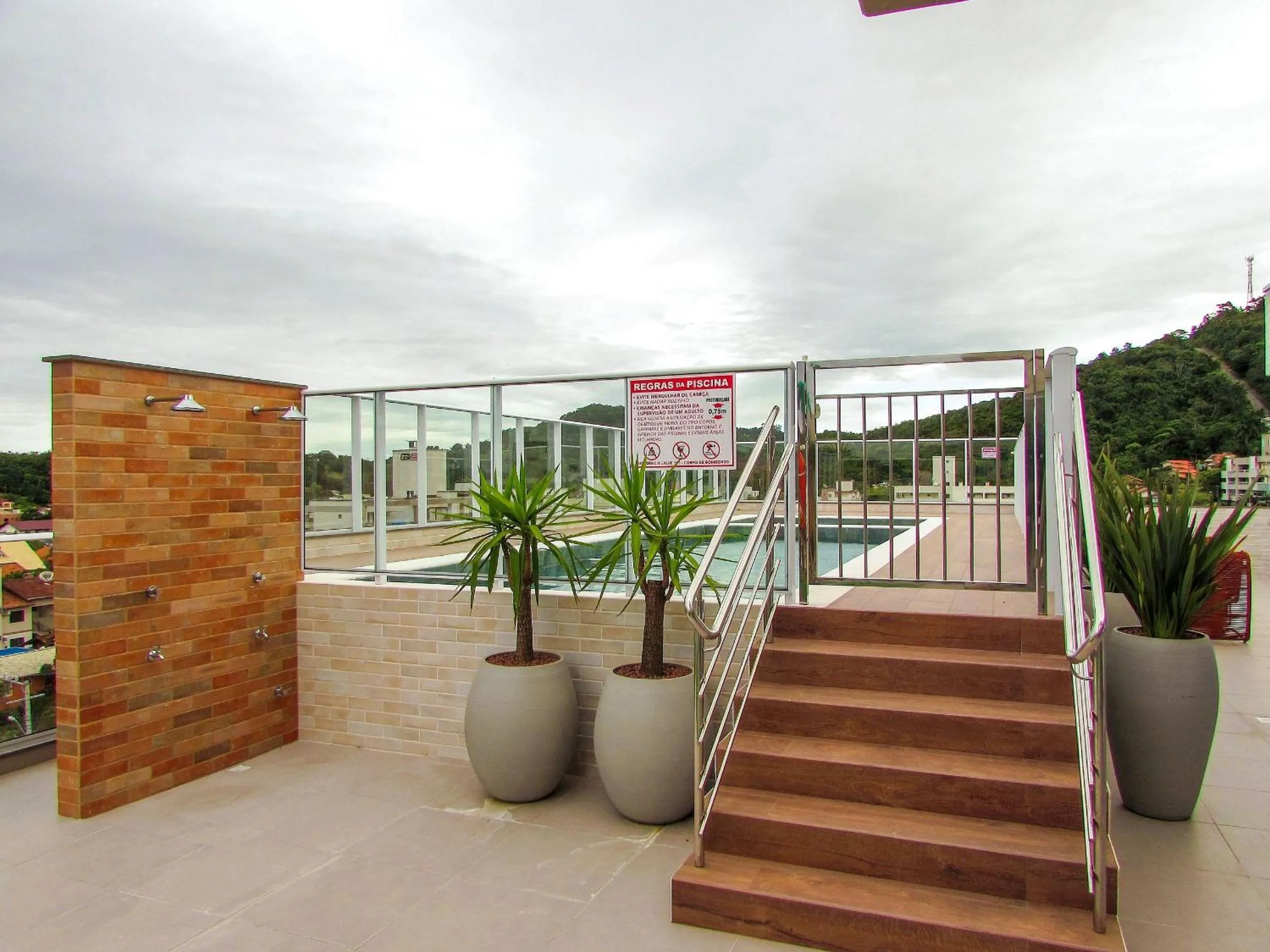 Swimming pool in VDC-225 Moderno monoambiente a pocos mts del mar de Bombinhas