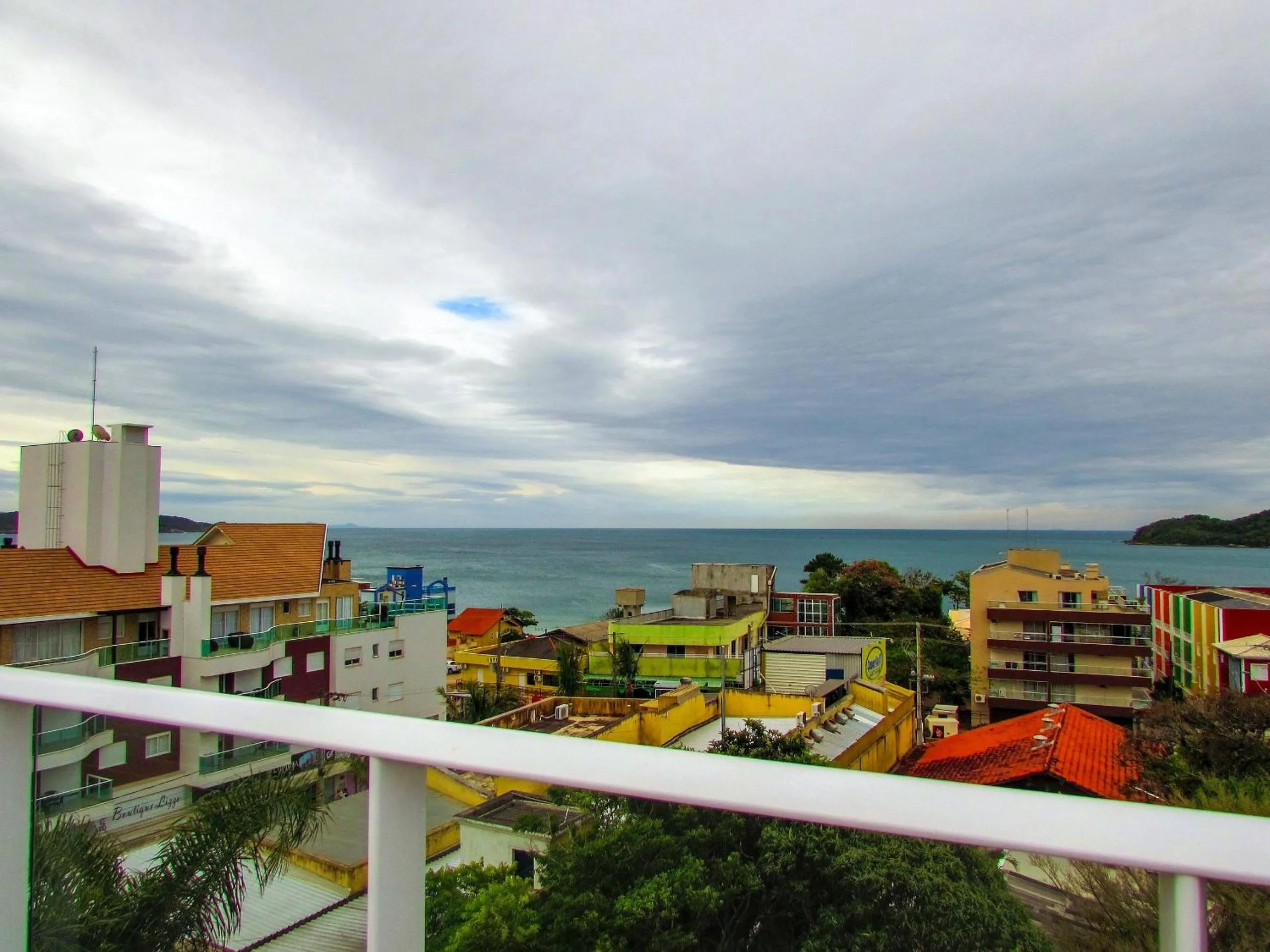 Sea view in VDC-225 Moderno monoambiente a pocos mts del mar de Bombinhas