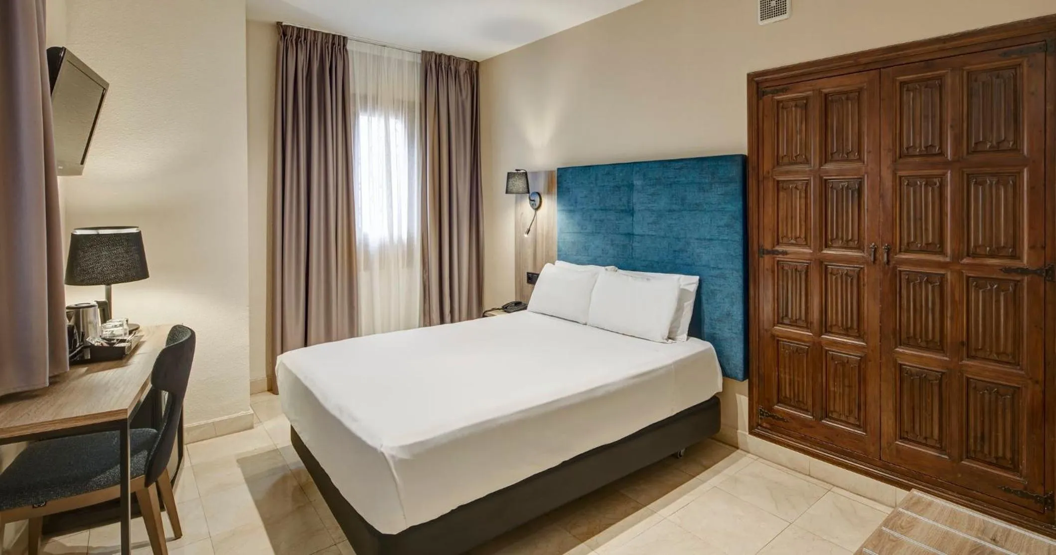 Photo of the whole room, Bed in Hotel Sercotel Alfonso VI