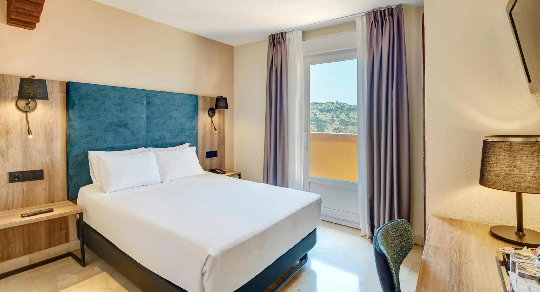 Photo of the whole room, Bed in Hotel Sercotel Alfonso VI