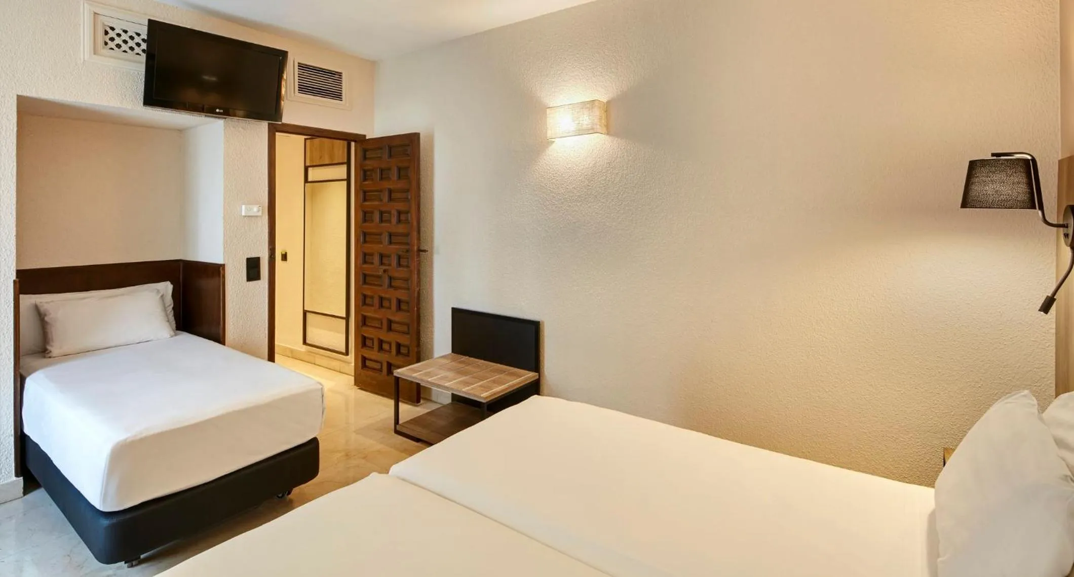 Photo of the whole room, Bed in Hotel Sercotel Alfonso VI