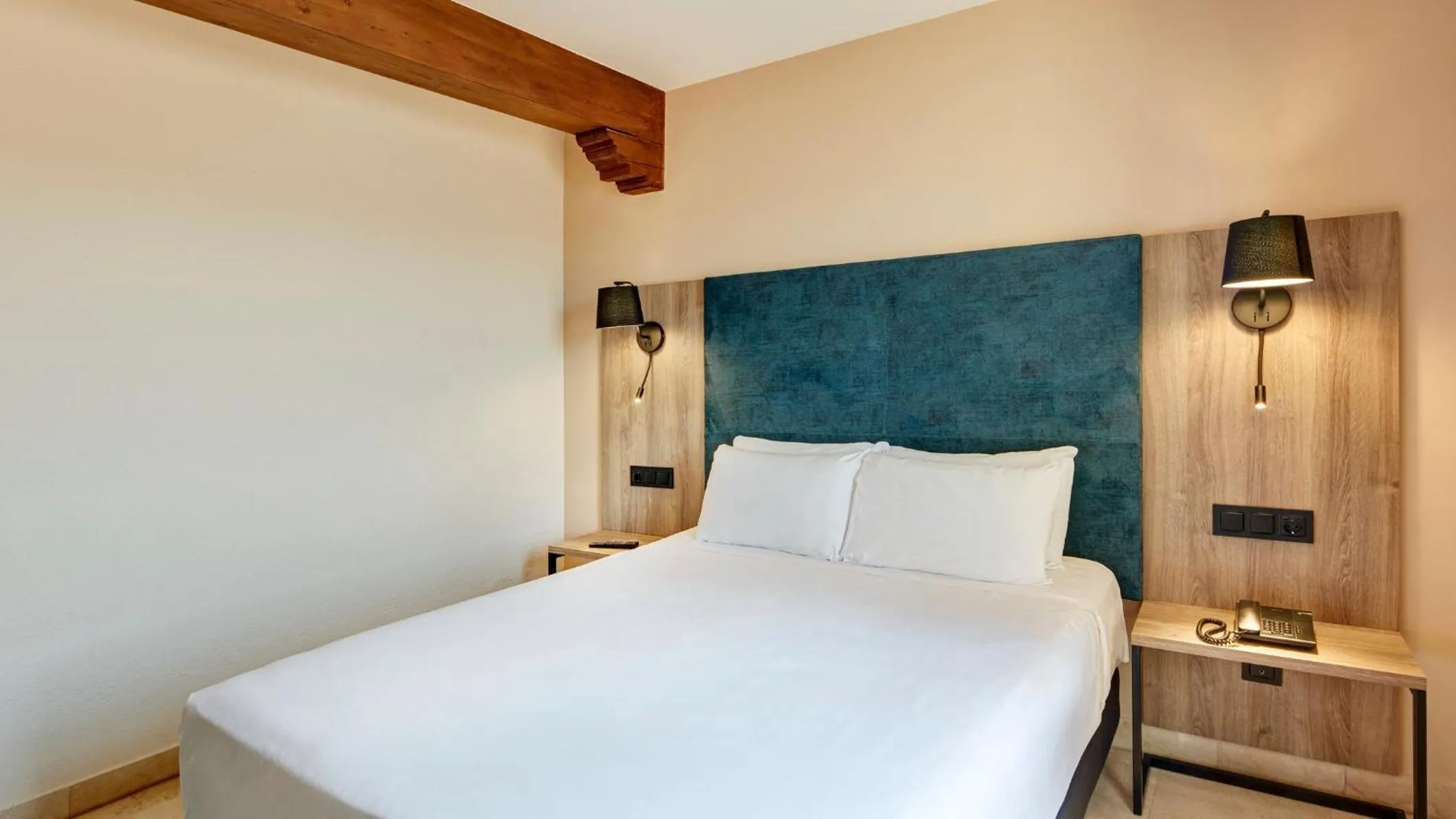 Photo of the whole room, Bed in Hotel Sercotel Alfonso VI