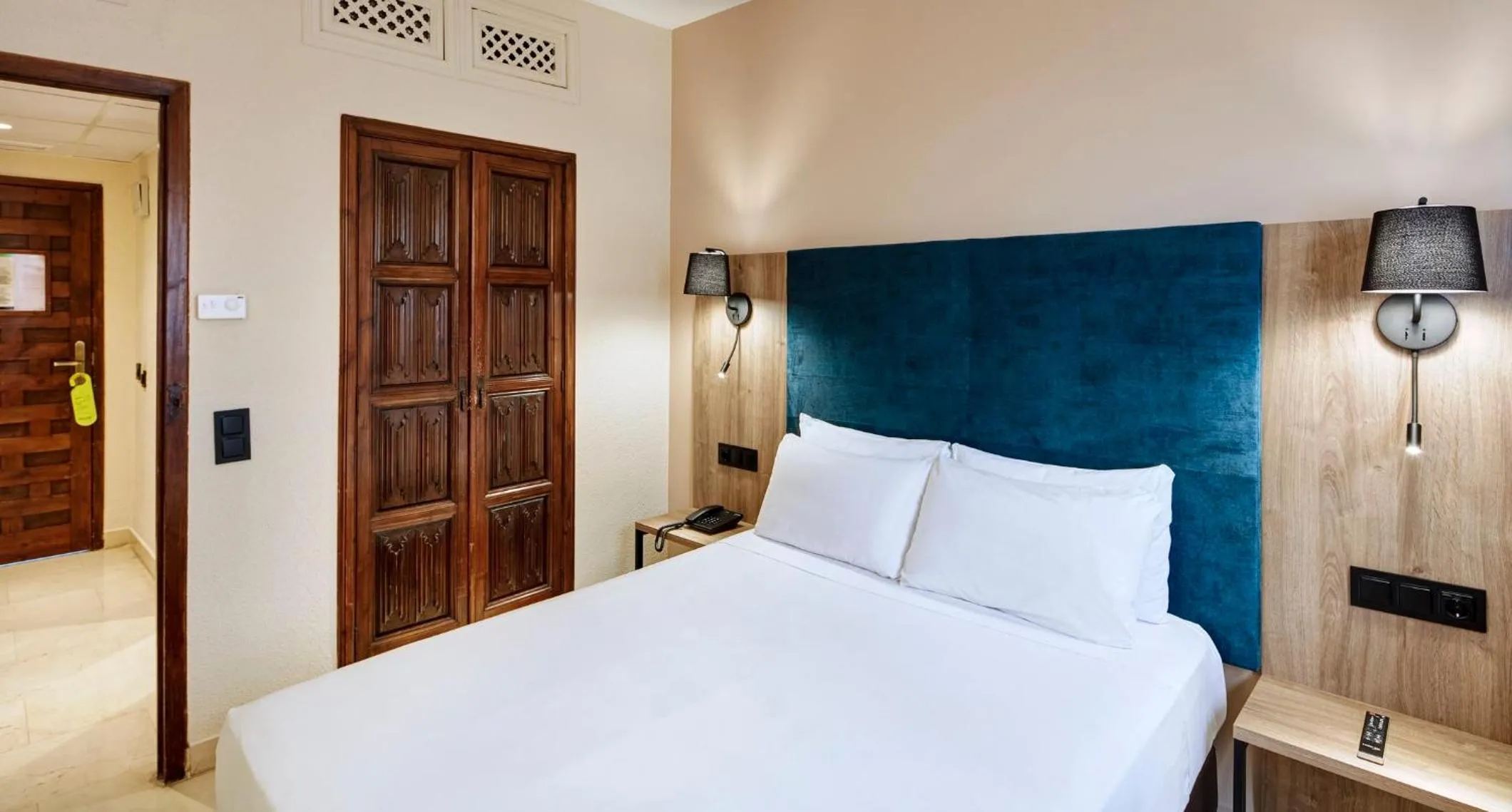 Photo of the whole room, Bed in Hotel Sercotel Alfonso VI