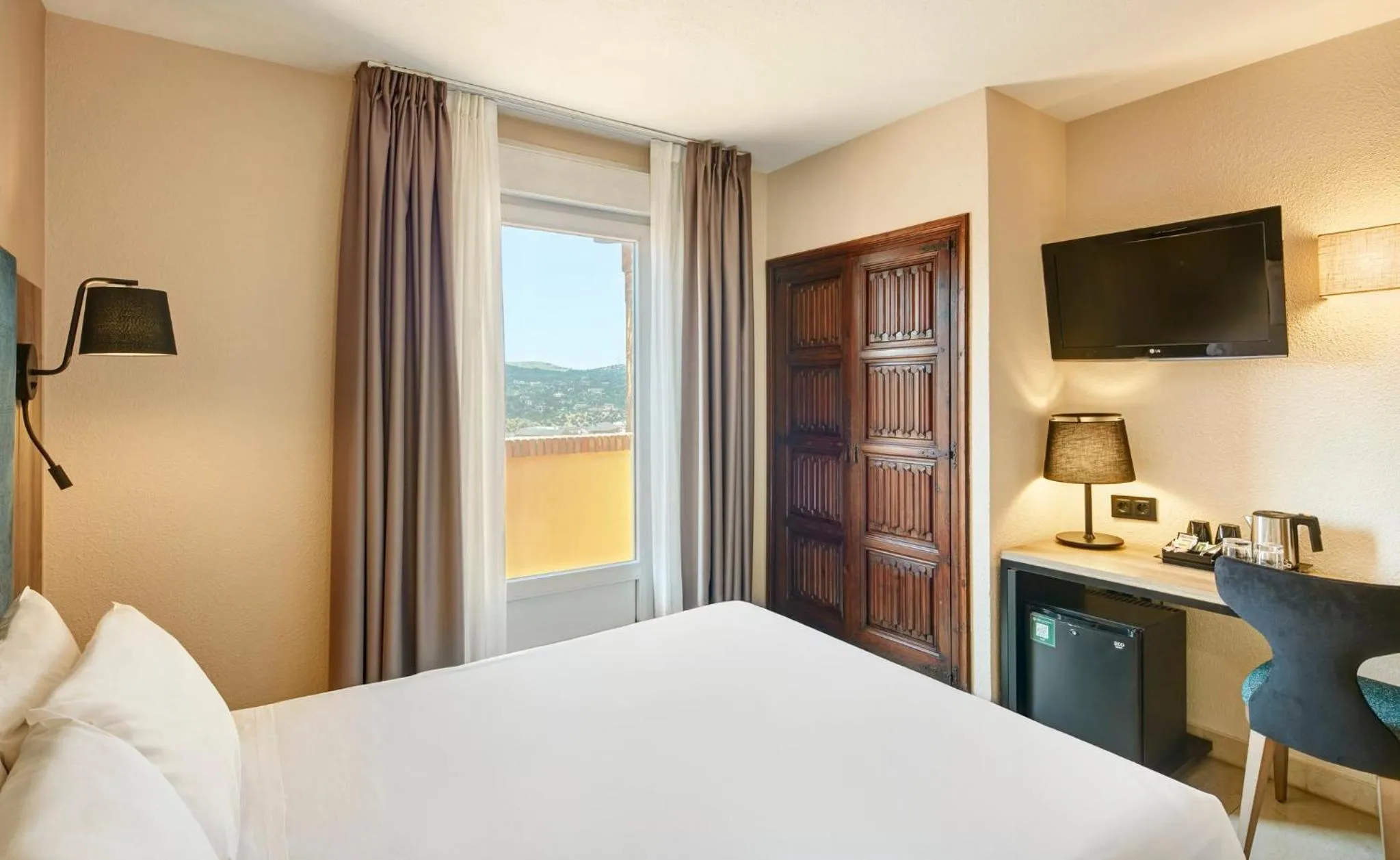 Photo of the whole room, Bed in Hotel Sercotel Alfonso VI