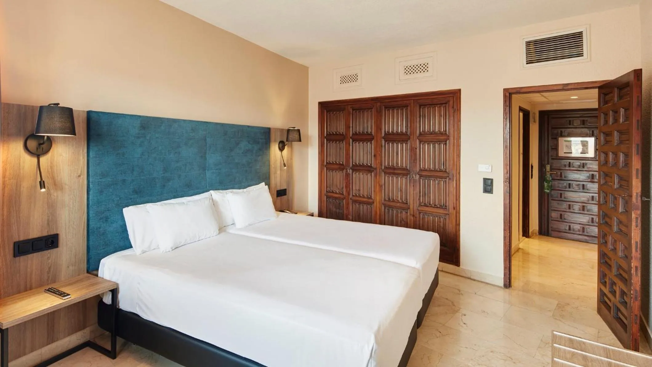 Photo of the whole room, Bed in Hotel Sercotel Alfonso VI