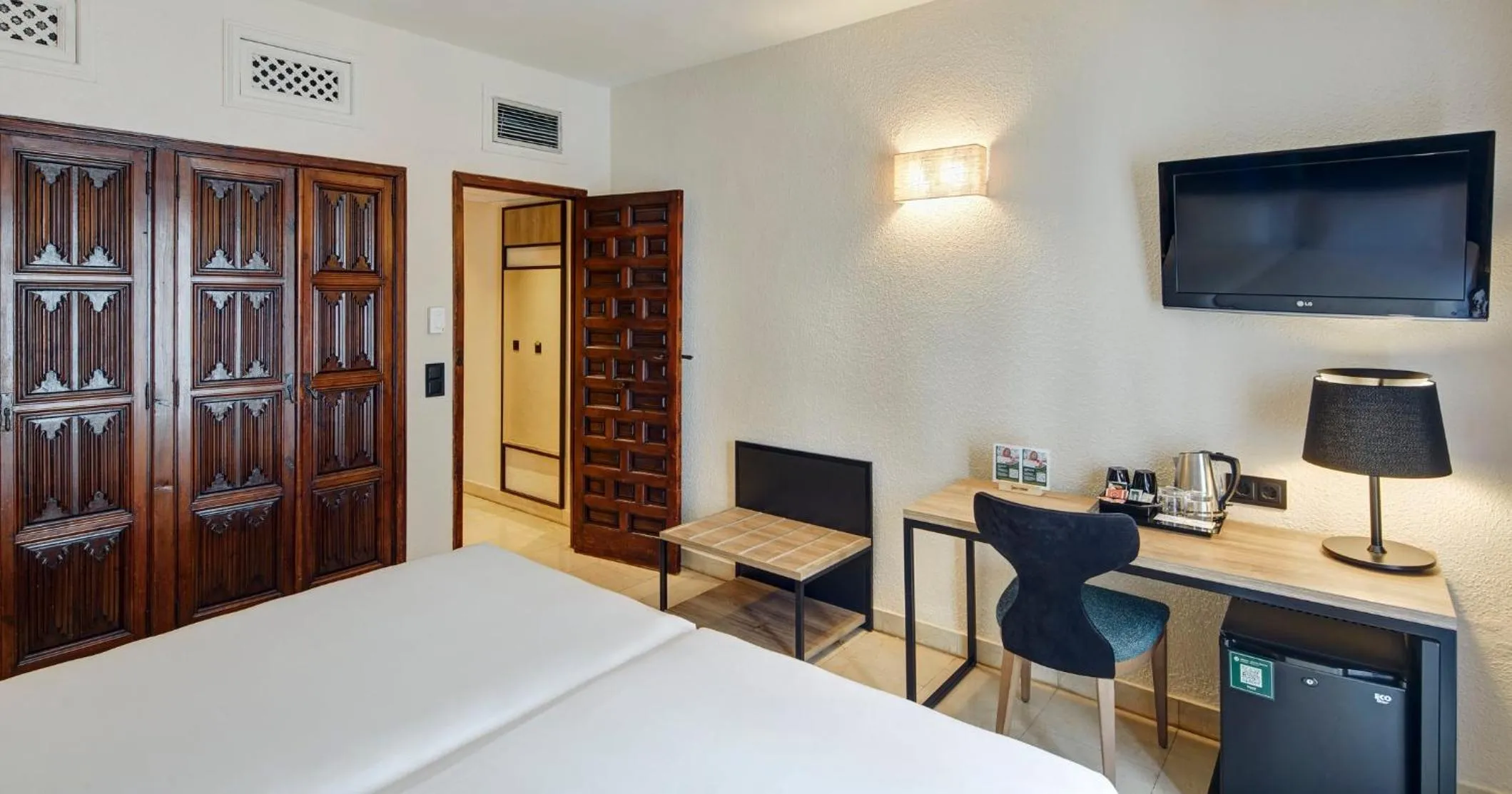 Photo of the whole room, Bed in Hotel Sercotel Alfonso VI