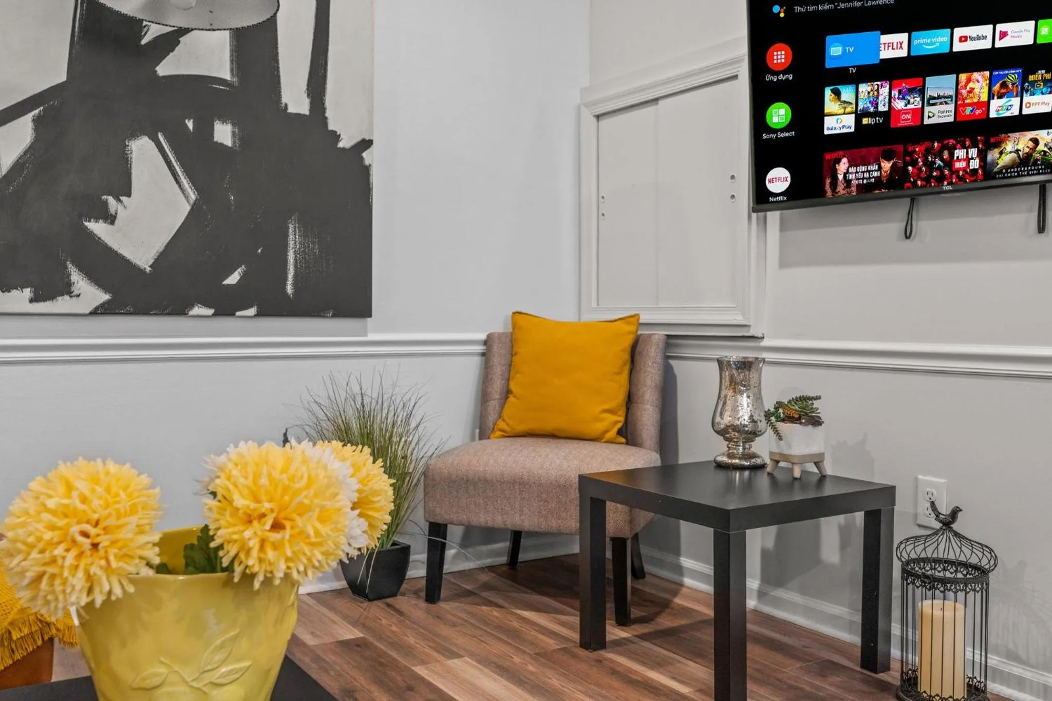 TV and multimedia in East Passyunk Trendy Apartment