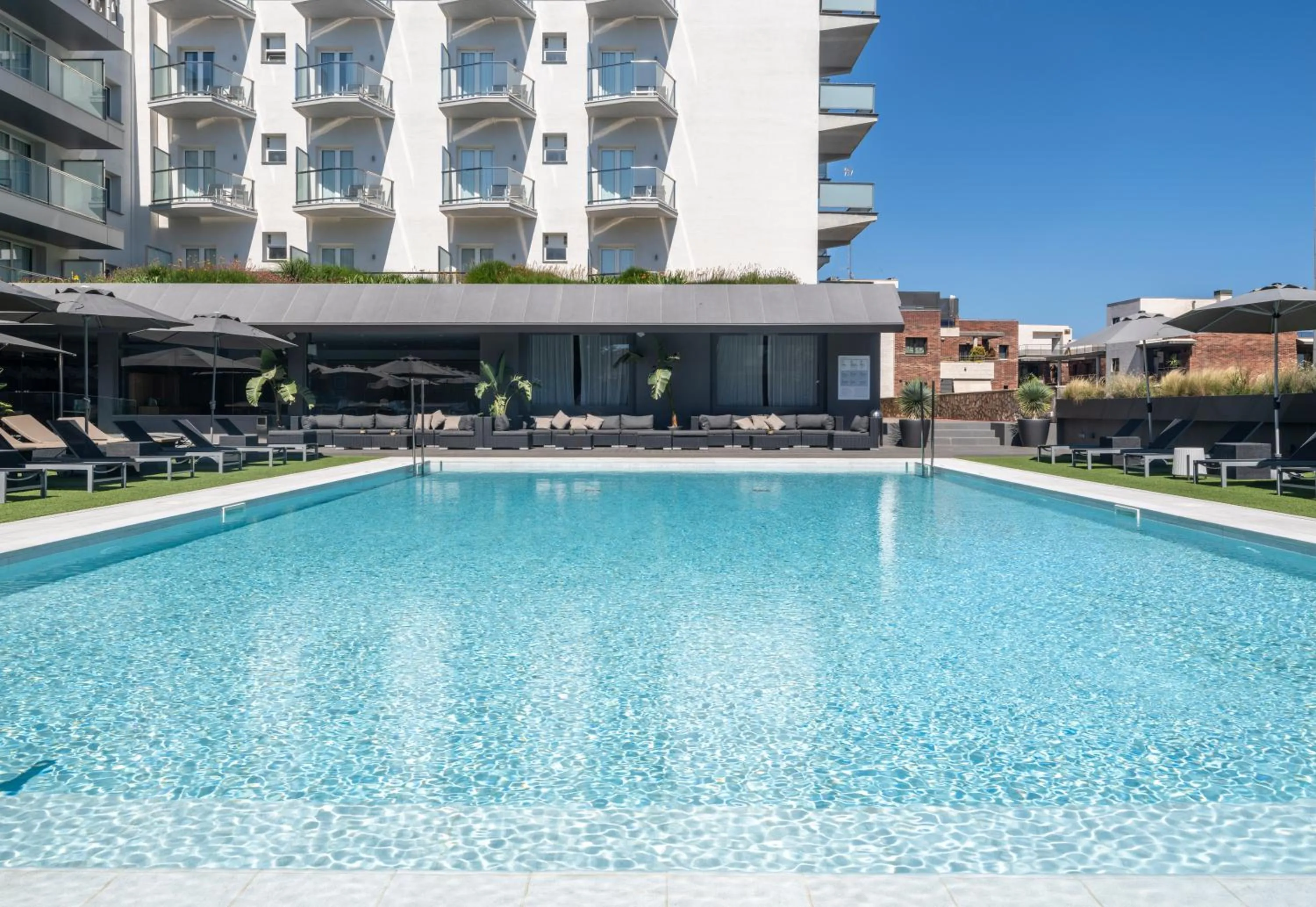 Swimming pool in Astari