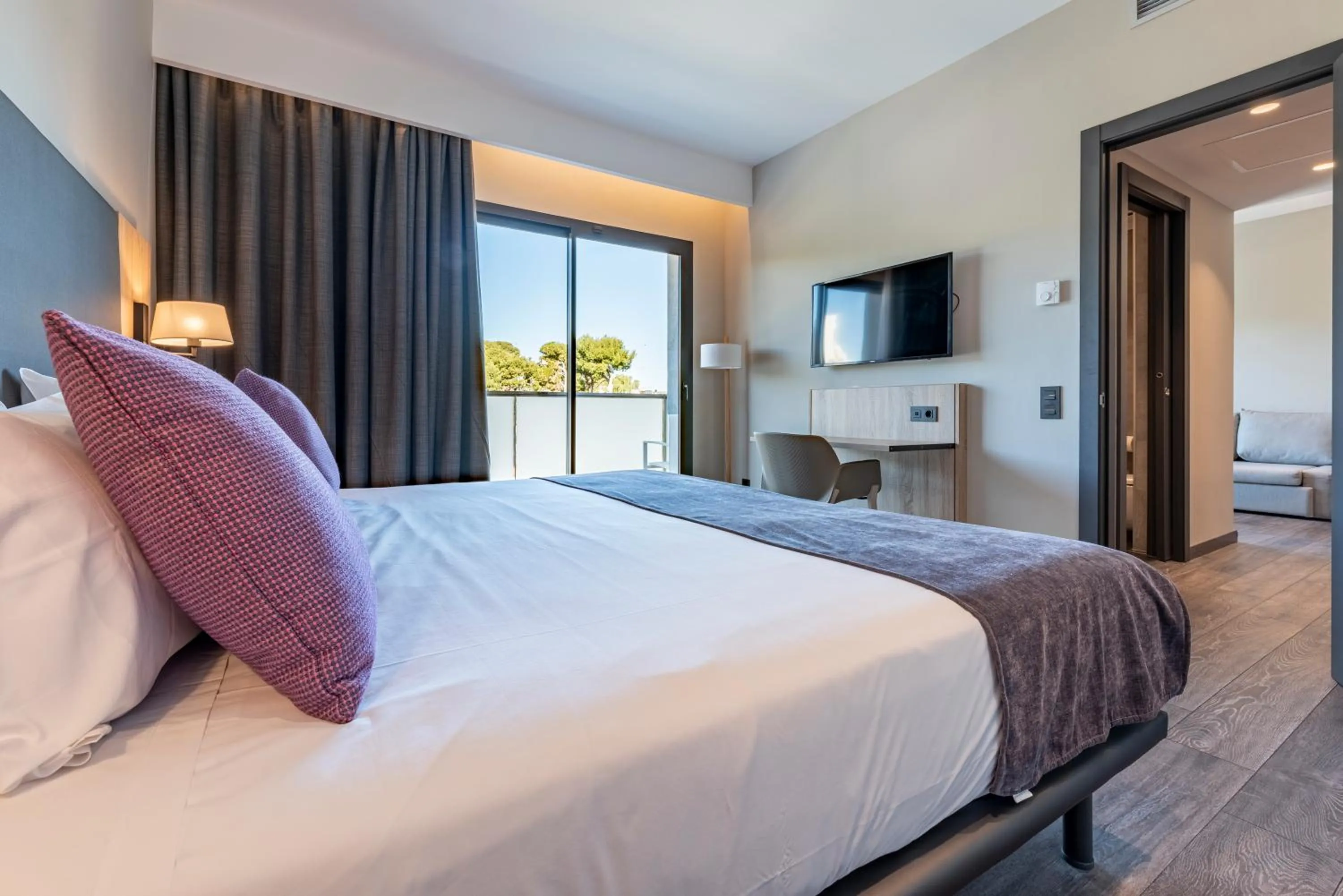 Bedroom, Bed in Astari