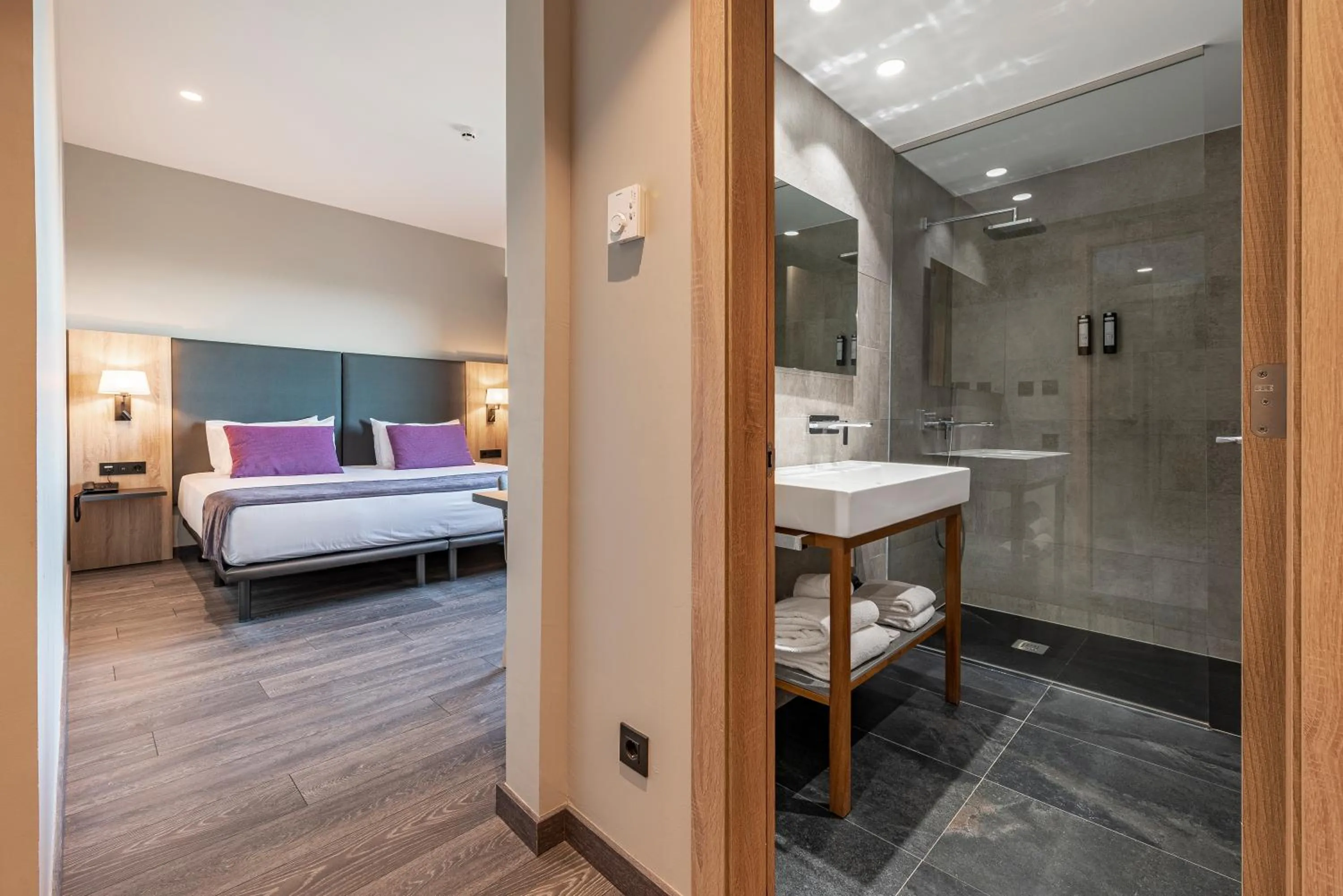 Bathroom, Bed in Astari