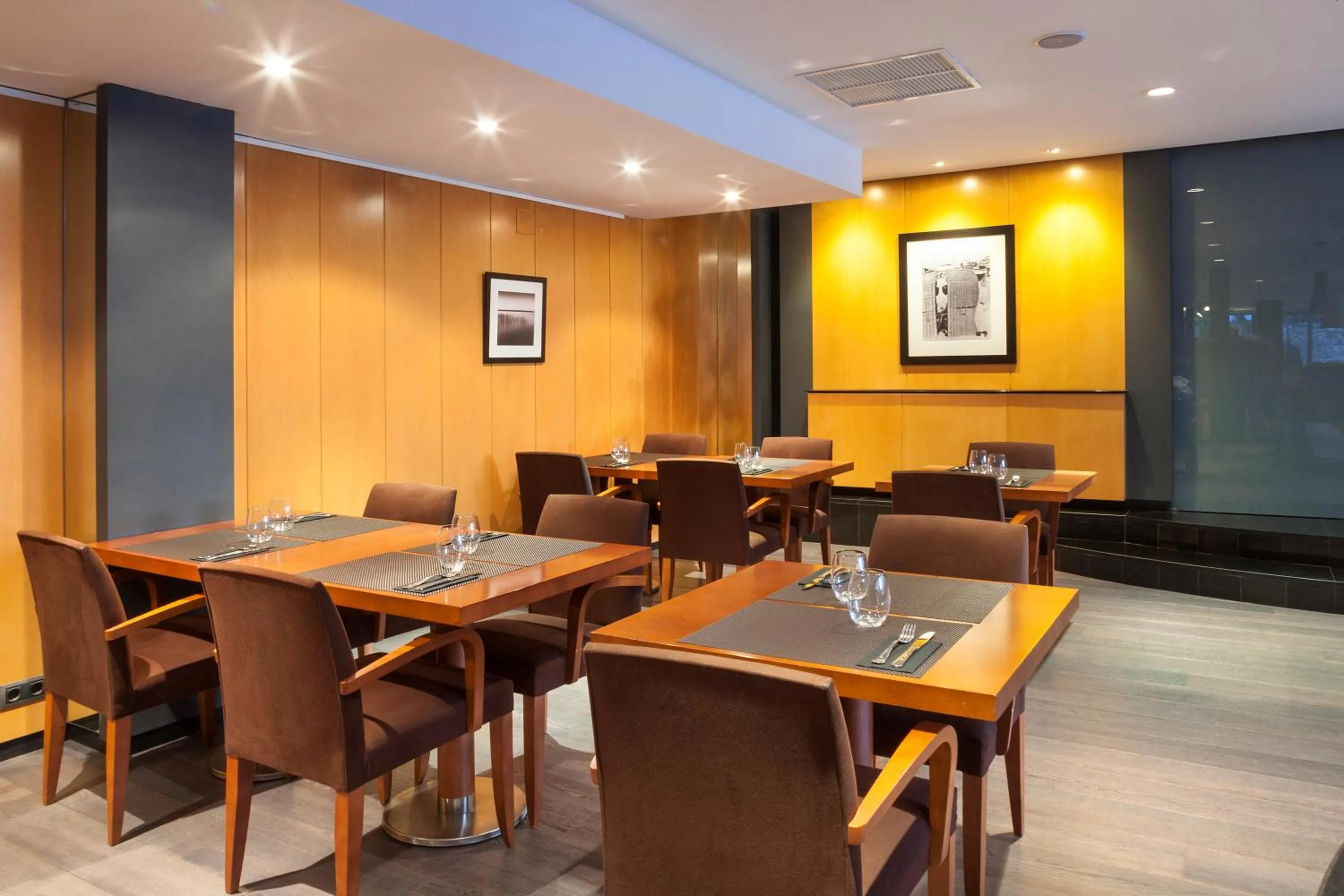 Restaurant/places to eat in Astari