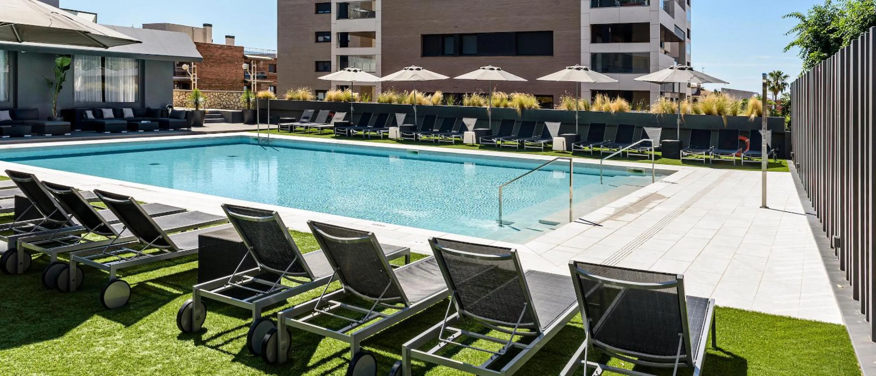 Swimming pool in Astari