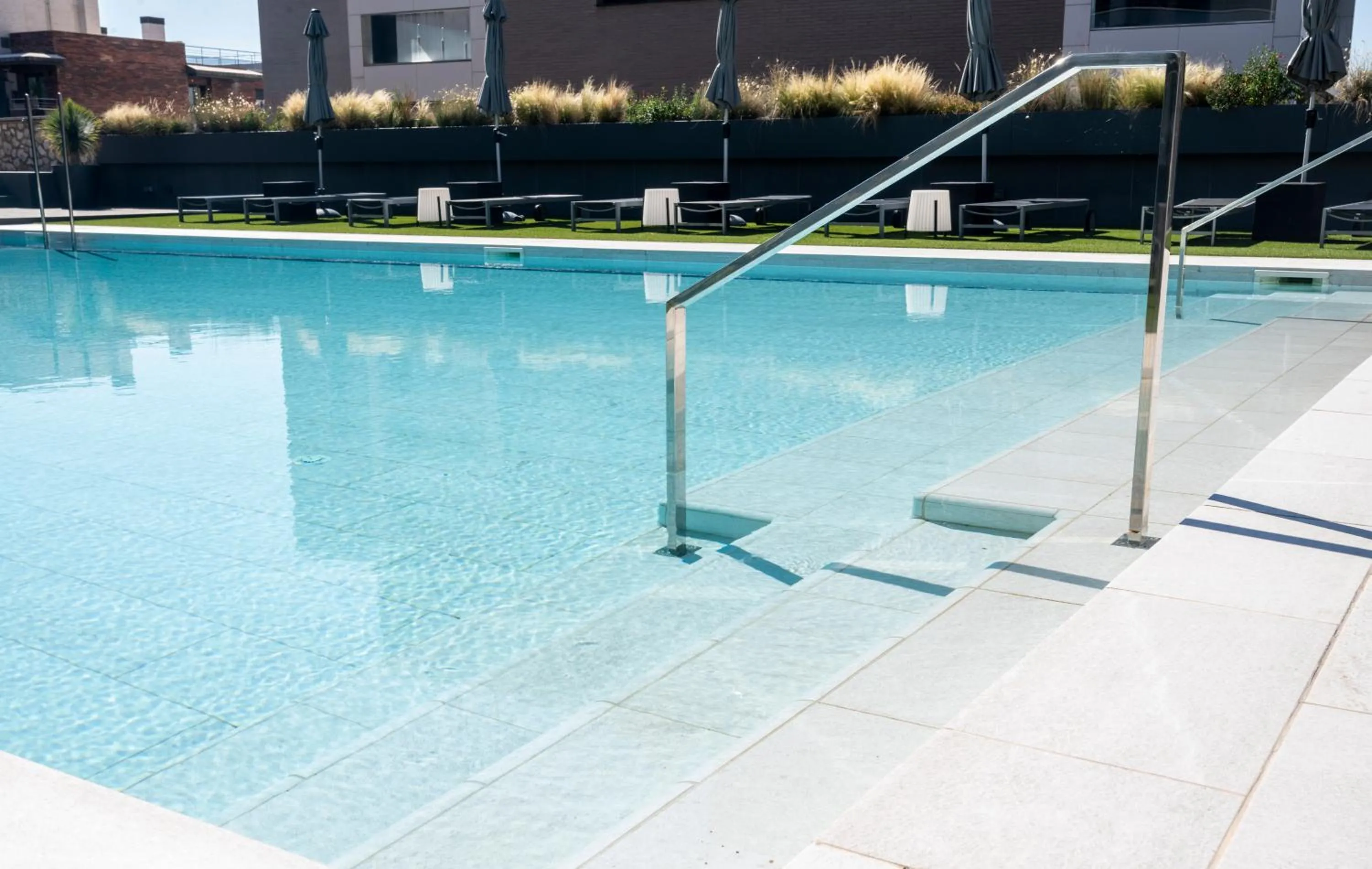 Swimming pool in Astari